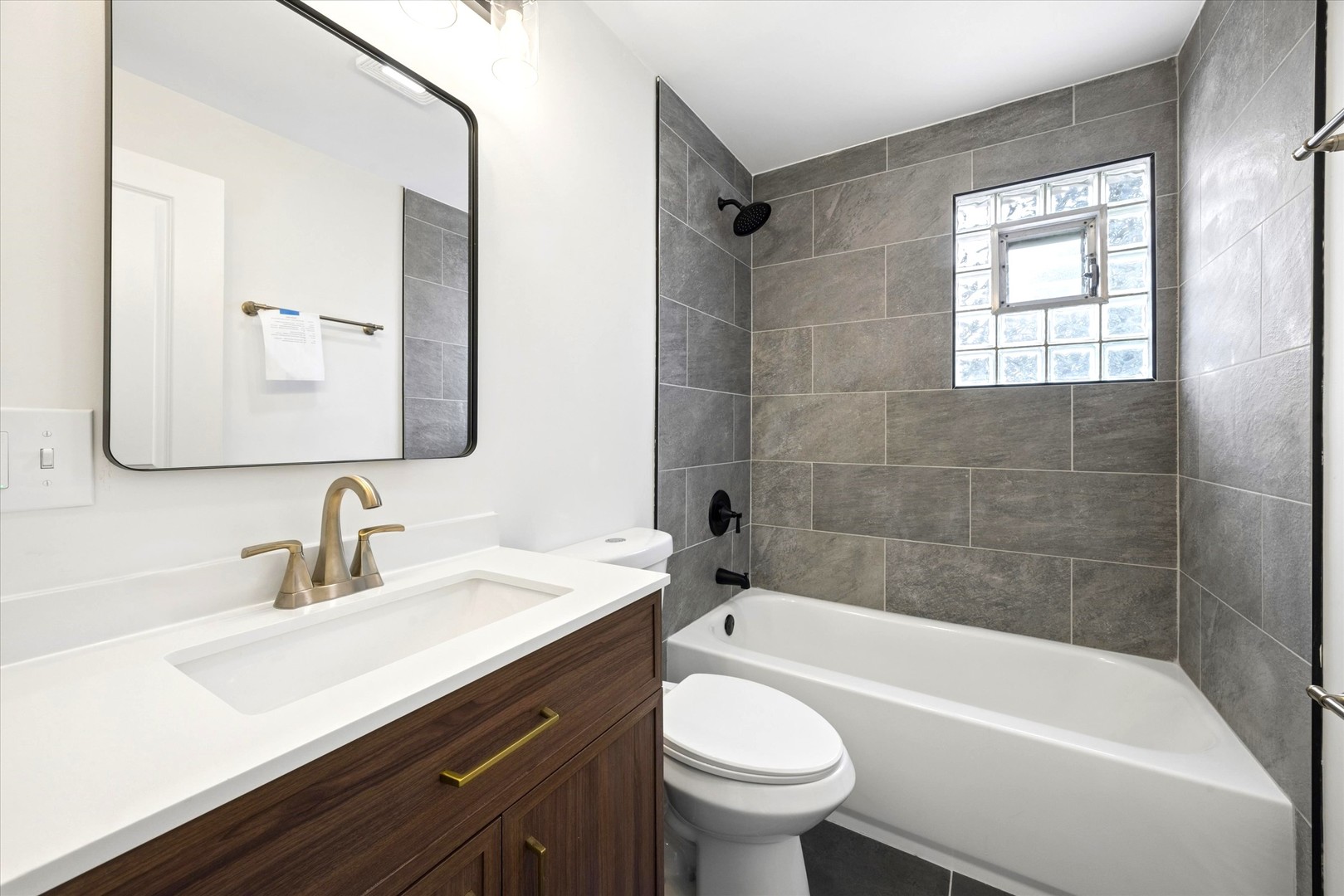 10527 S Albany Avenue, Chicago, IL 60655