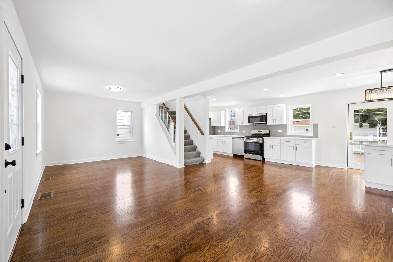 10527 S Albany Avenue, Chicago, IL 60655