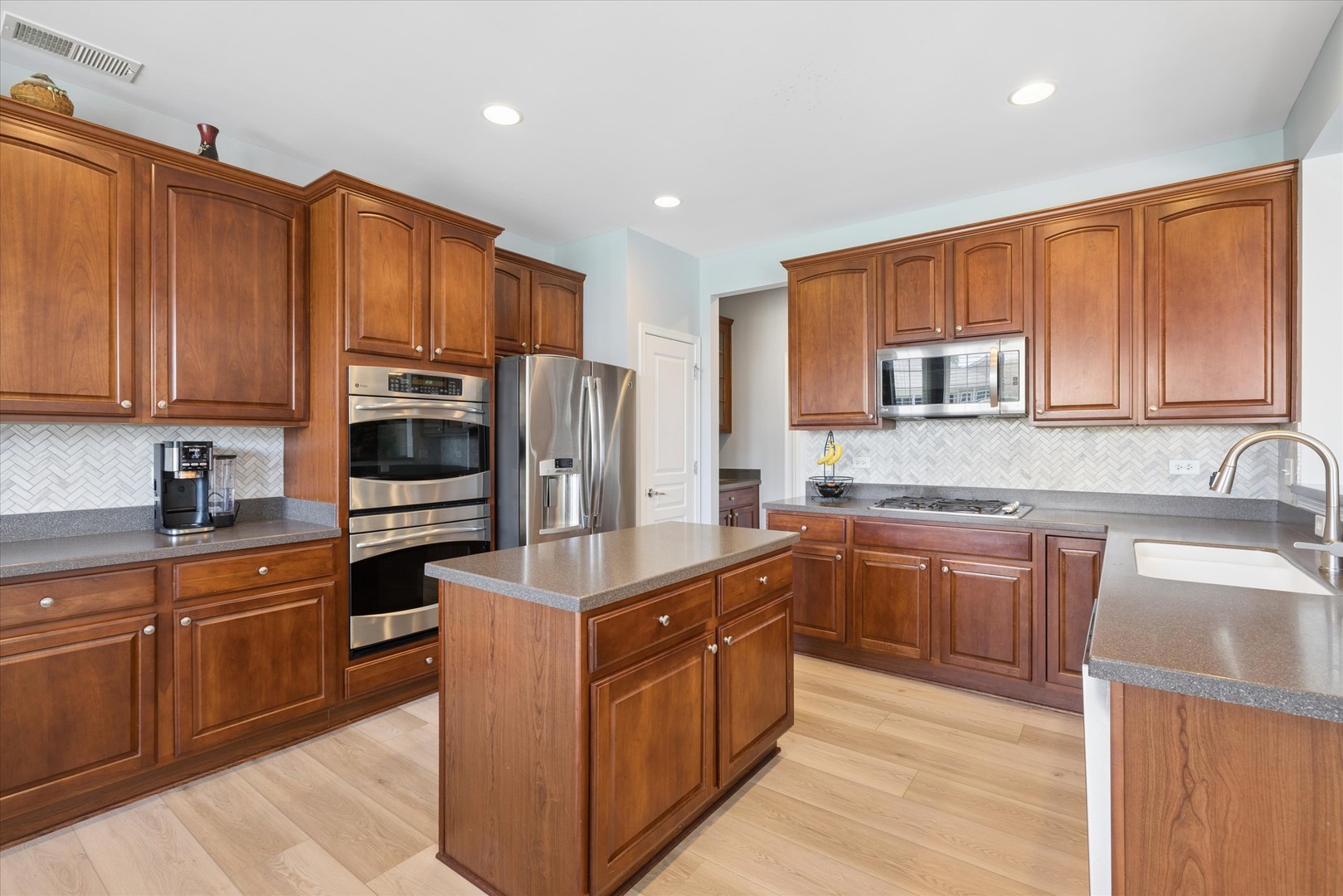 1315 Illinois Court, Shorewood, IL 60404