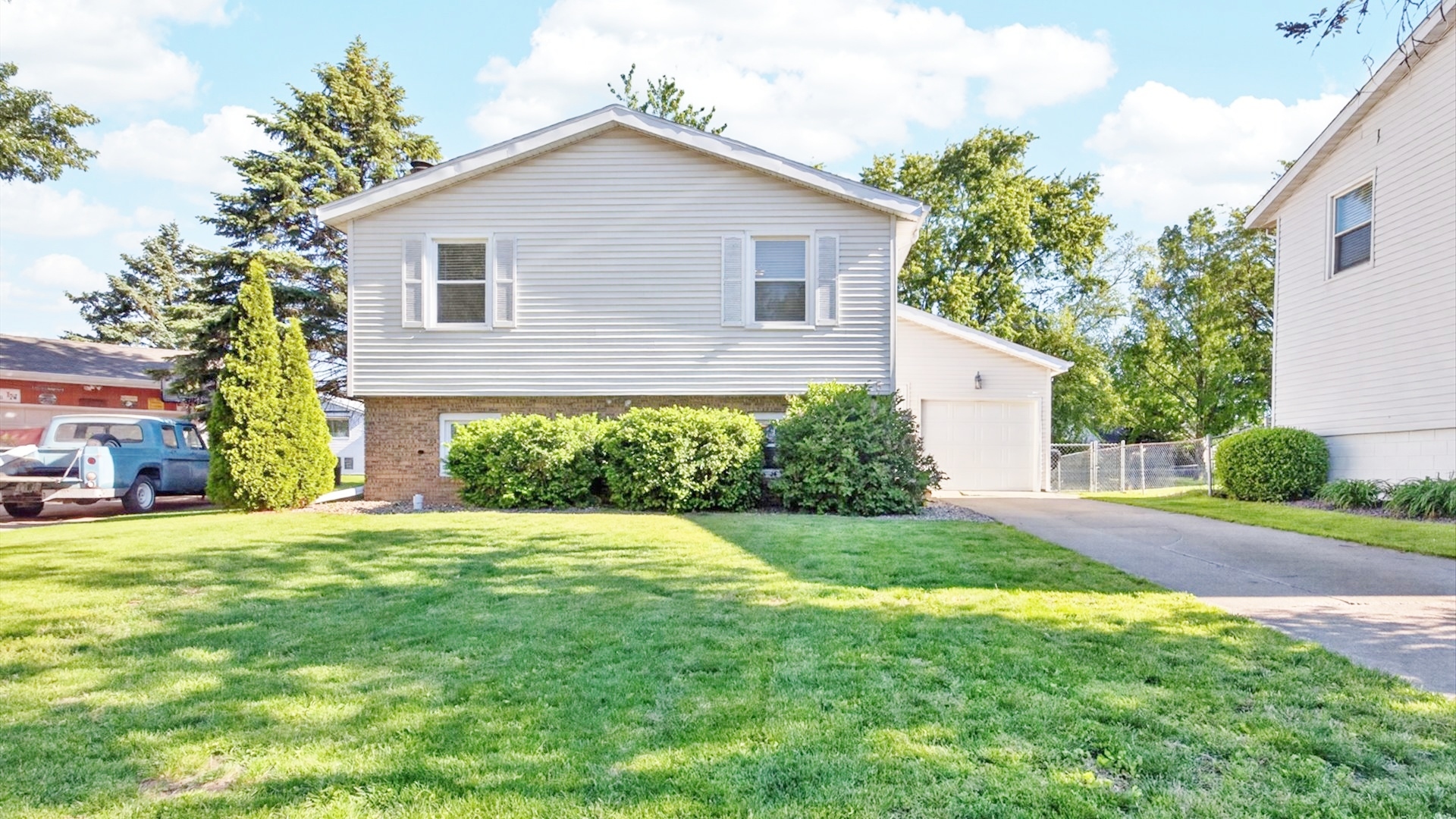 5 Siesta Court, Bloomington, IL 61704