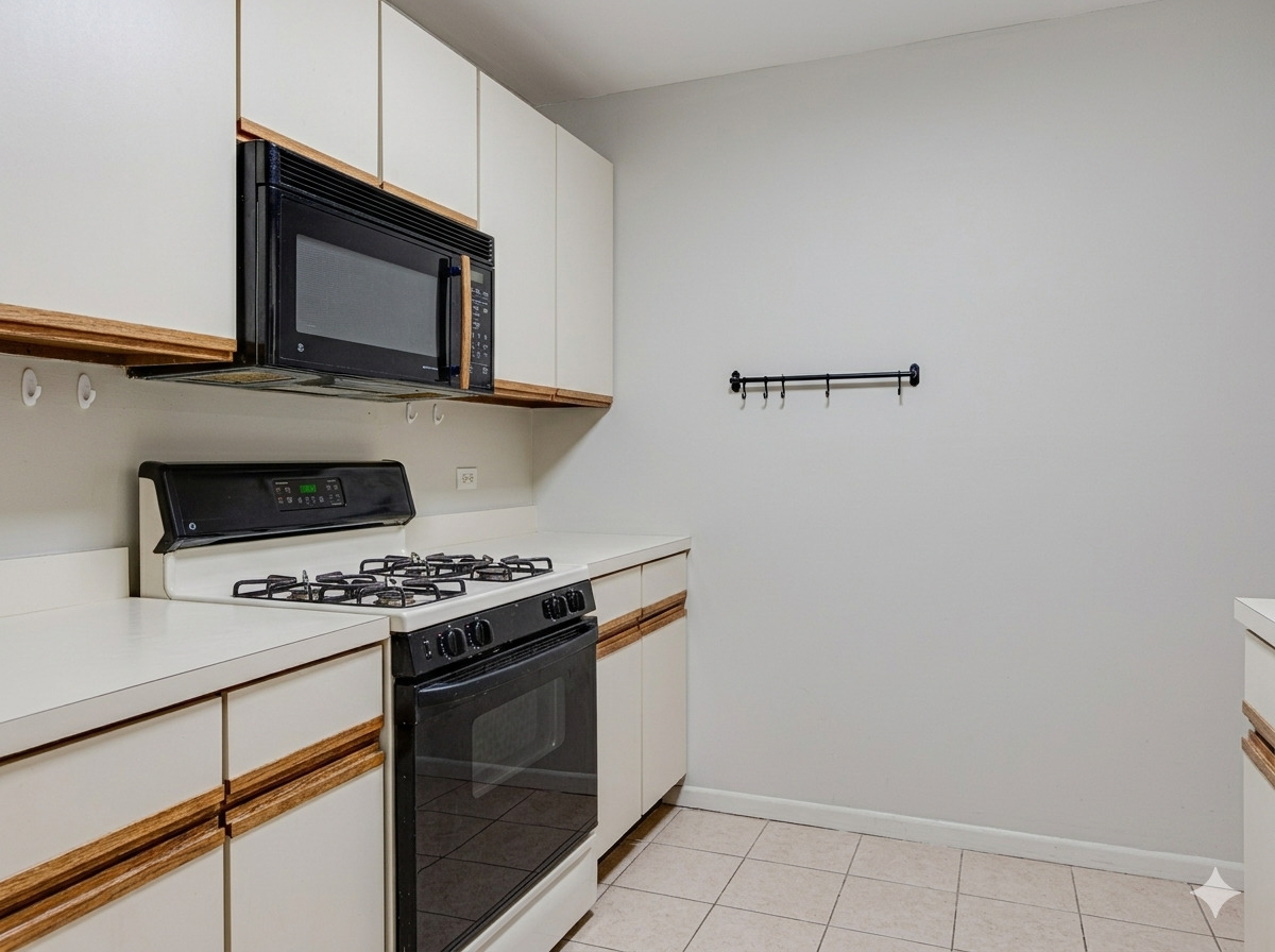 21W581 NORTH Avenue #5, Lombard, IL 60148