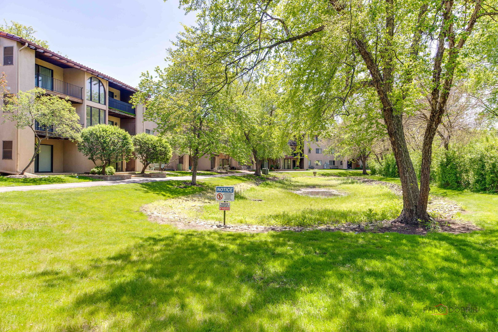 21W581 NORTH Avenue #5, Lombard, IL 60148