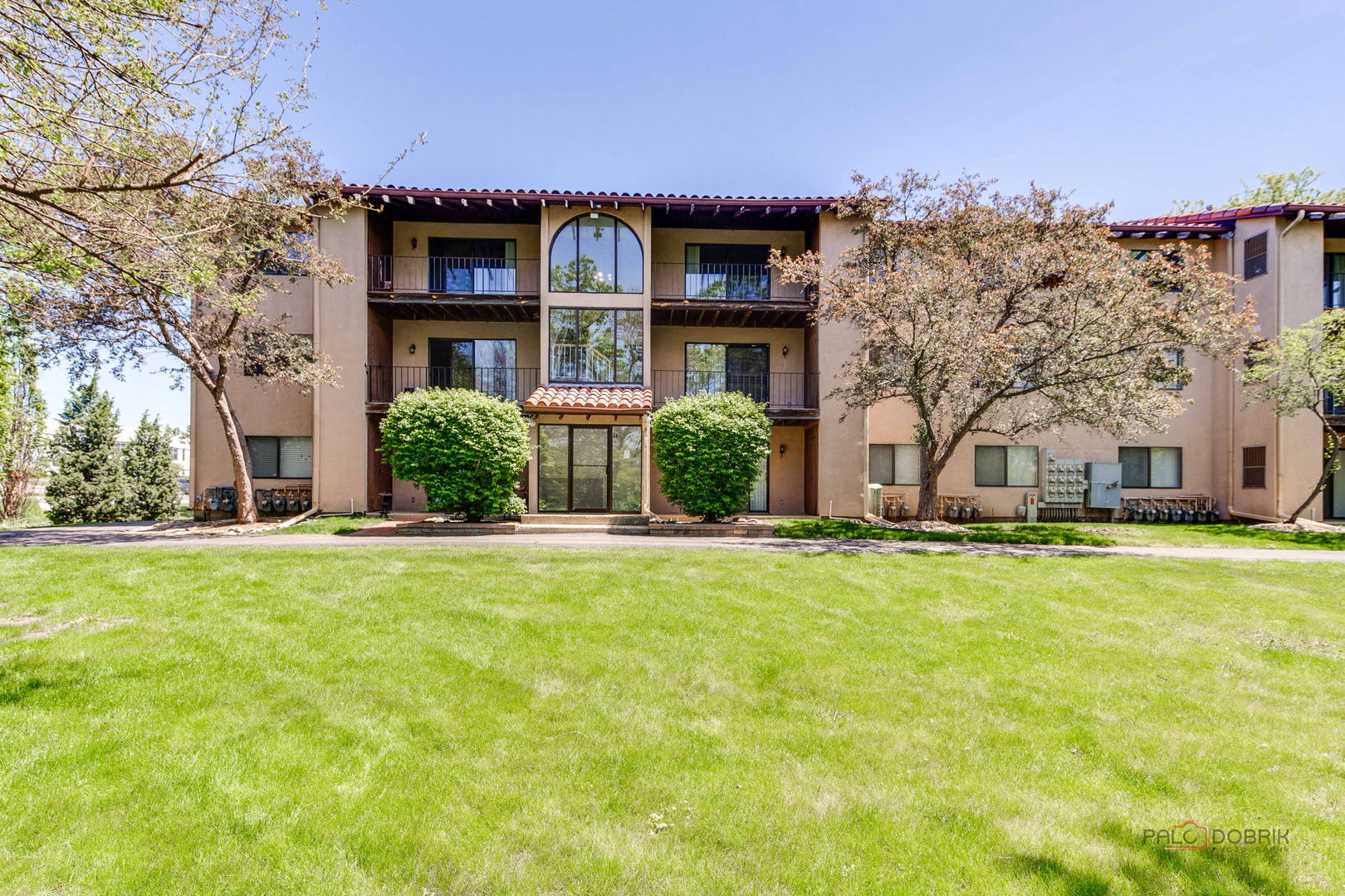 21W581 NORTH Avenue #5, Lombard, IL 60148