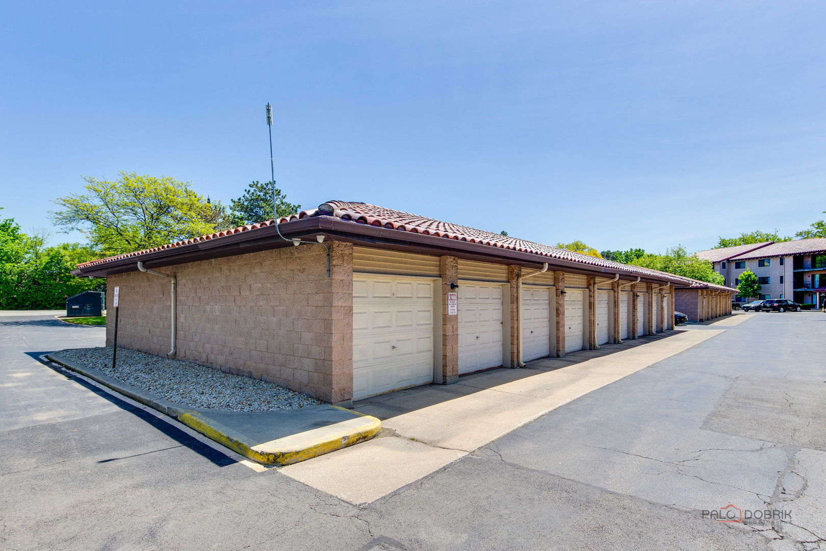 21W581 NORTH Avenue #5, Lombard, IL 60148