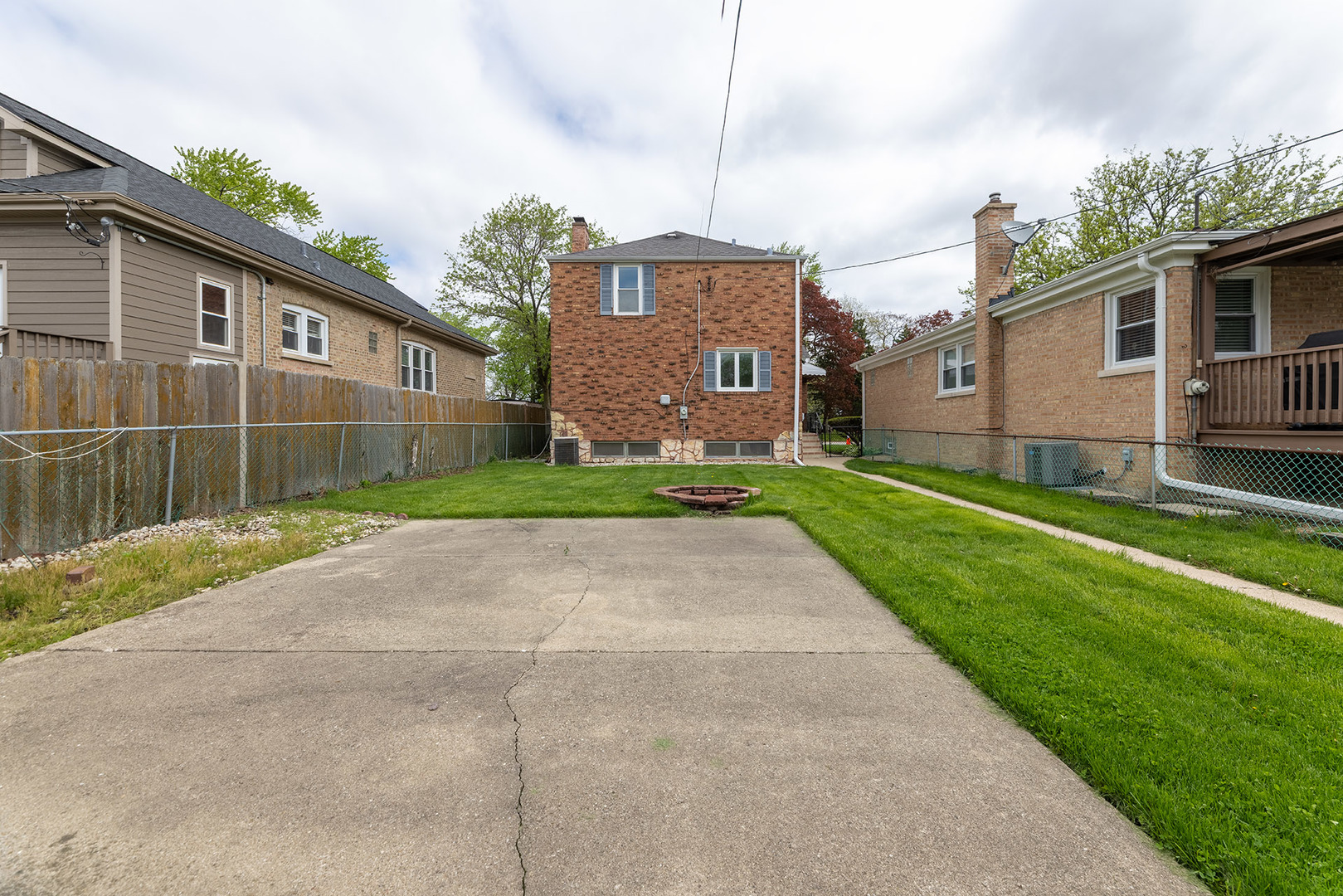 6767 N Talcott Avenue, Chicago, IL 60656
