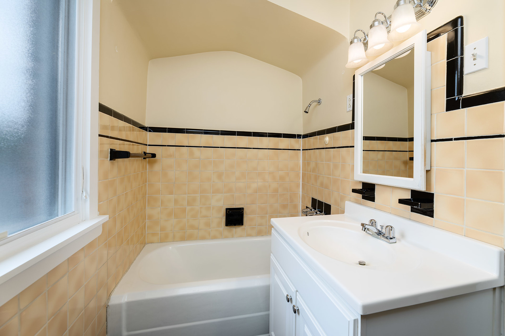 6767 N Talcott Avenue, Chicago, IL 60656