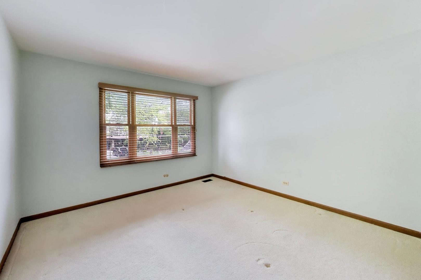 825 W Dorset Avenue, Palatine, IL 60067