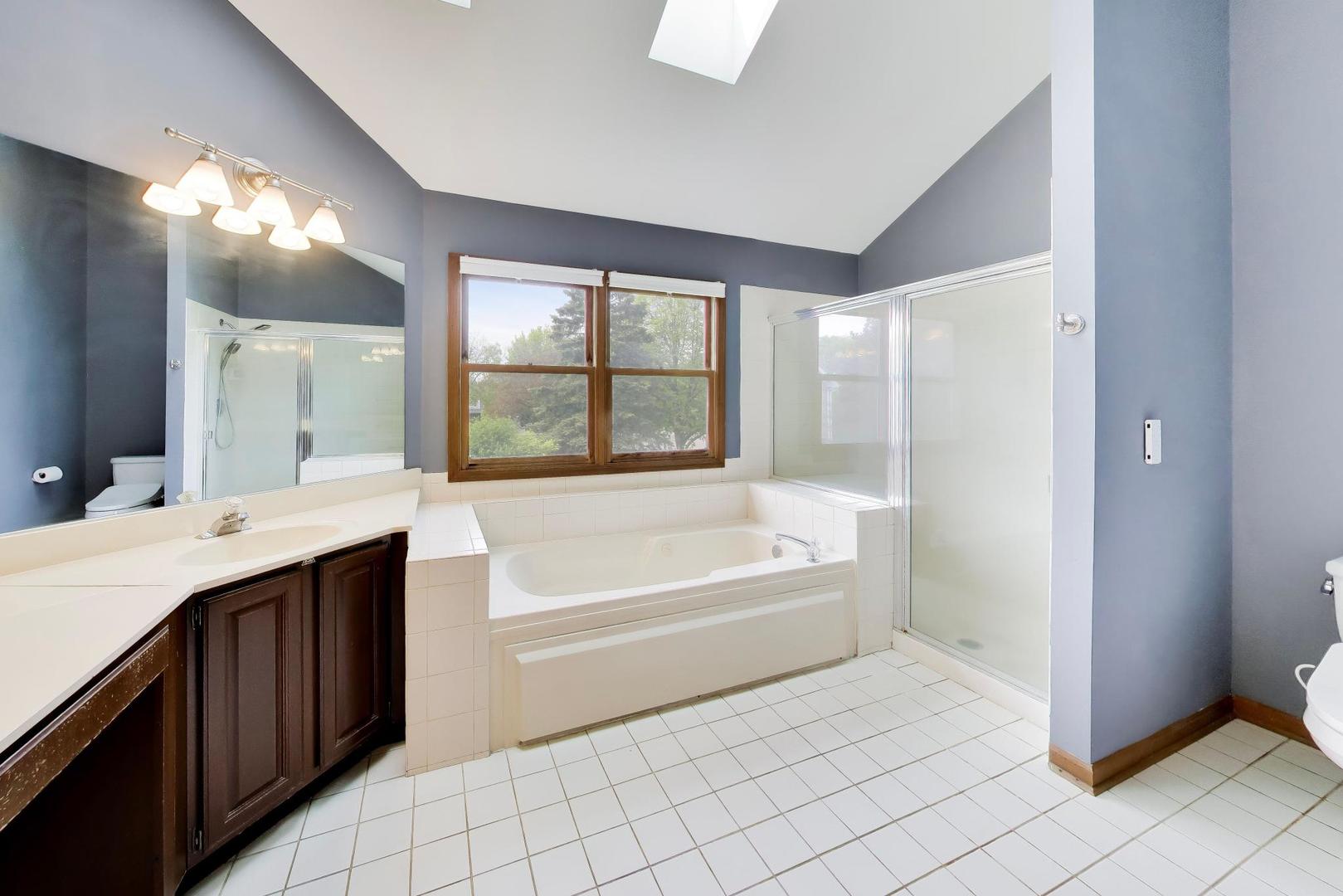 825 W Dorset Avenue, Palatine, IL 60067