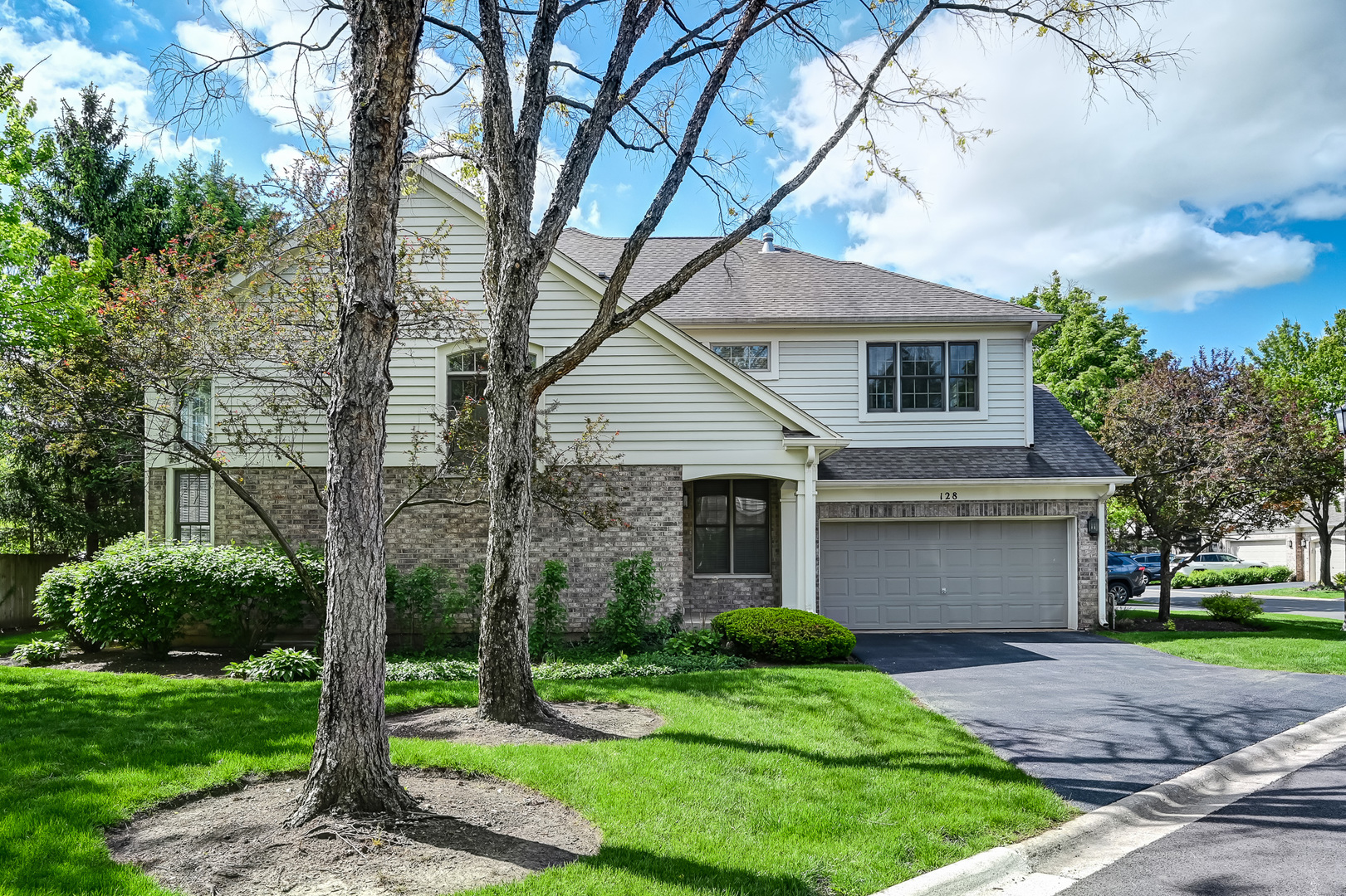 128 Fairway Drive, La Grange, IL 60525