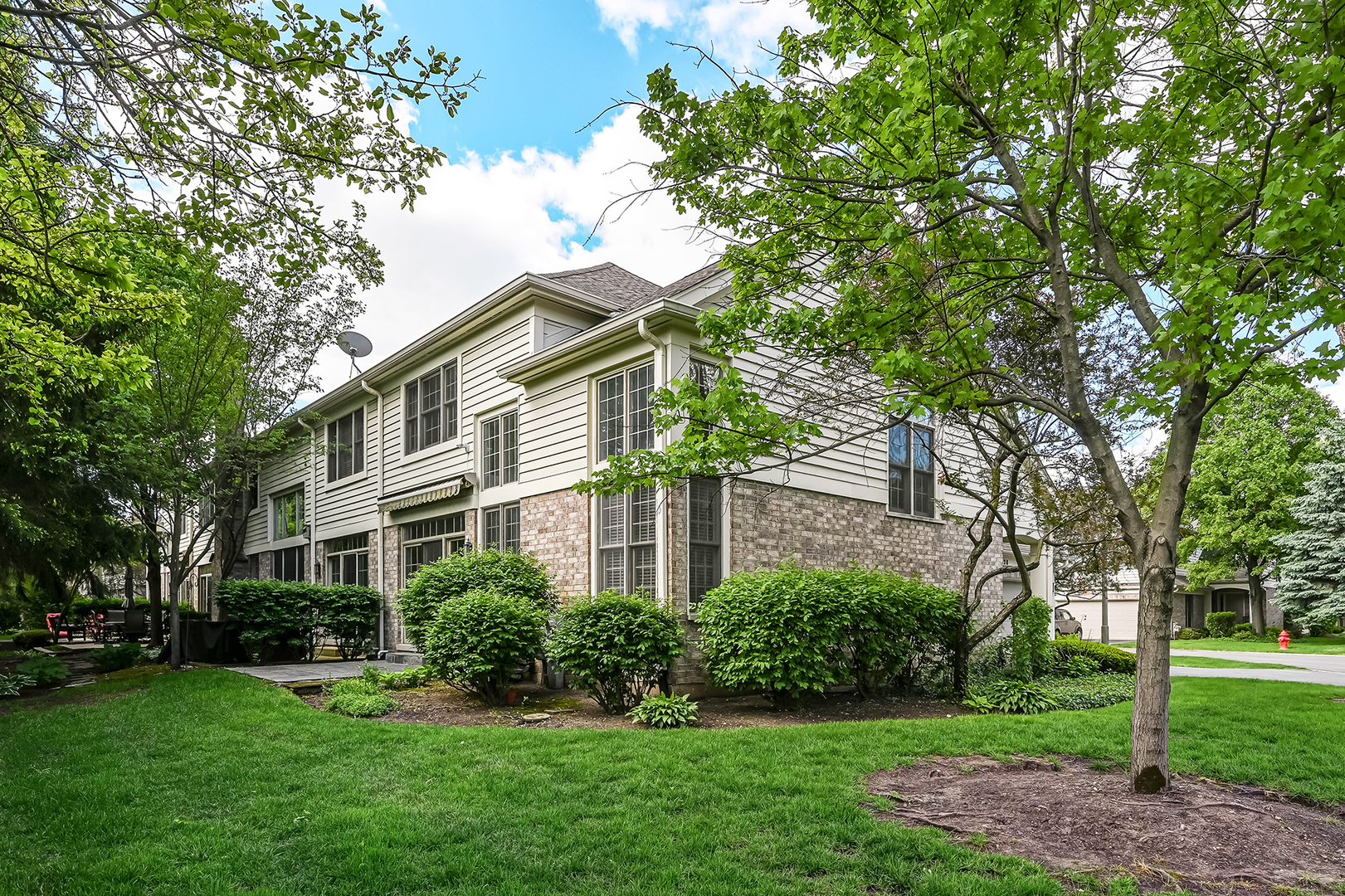 128 Fairway Drive, La Grange, IL 60525