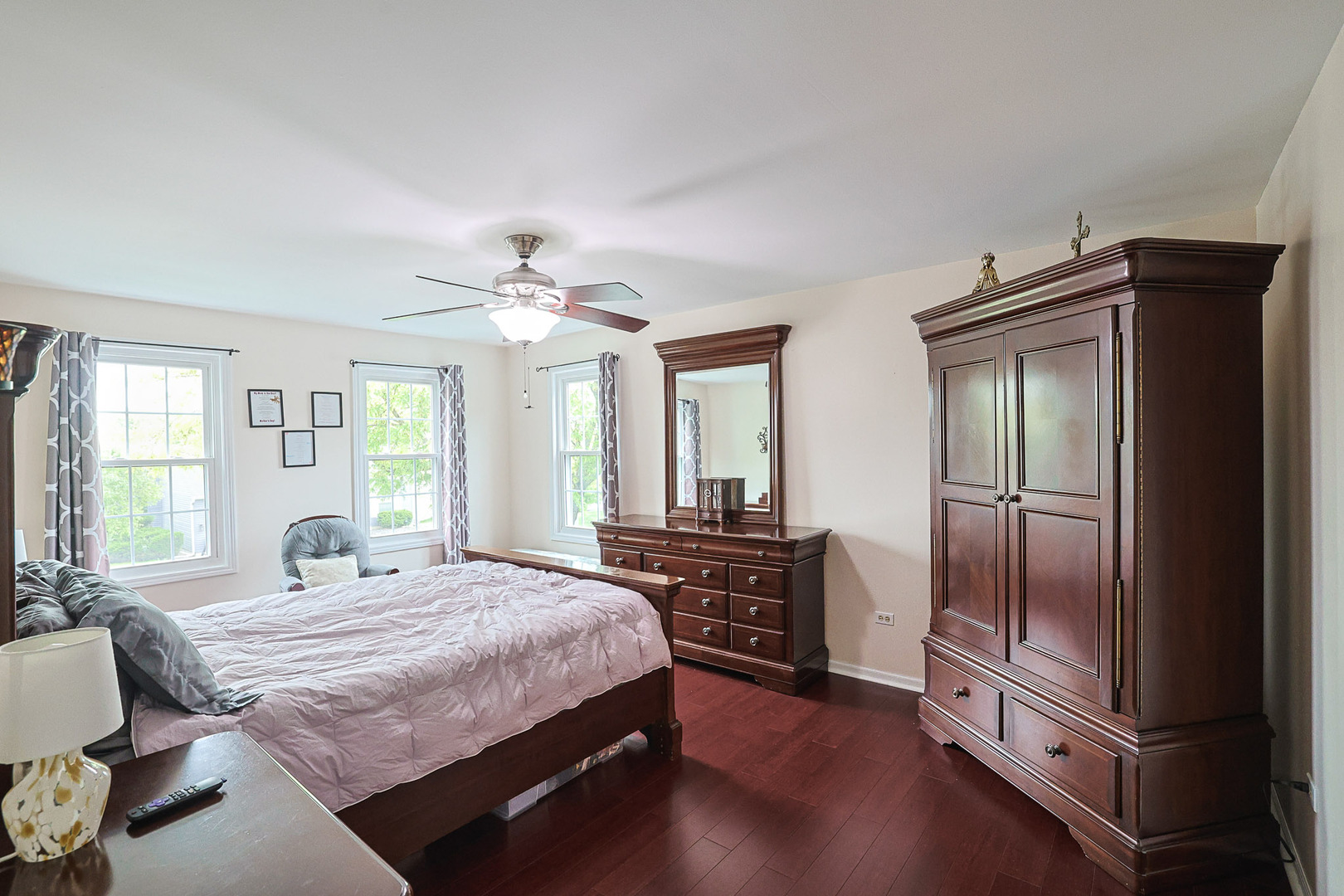 830 Hawk Lane, Carol Stream, IL 60188