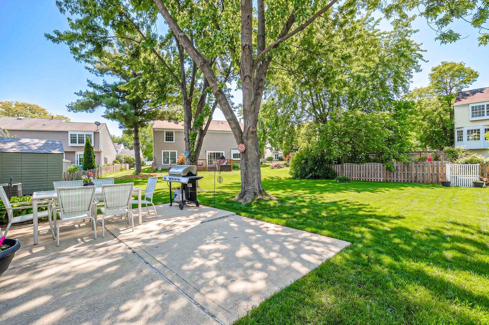 830 Hawk Lane, Carol Stream, IL 60188