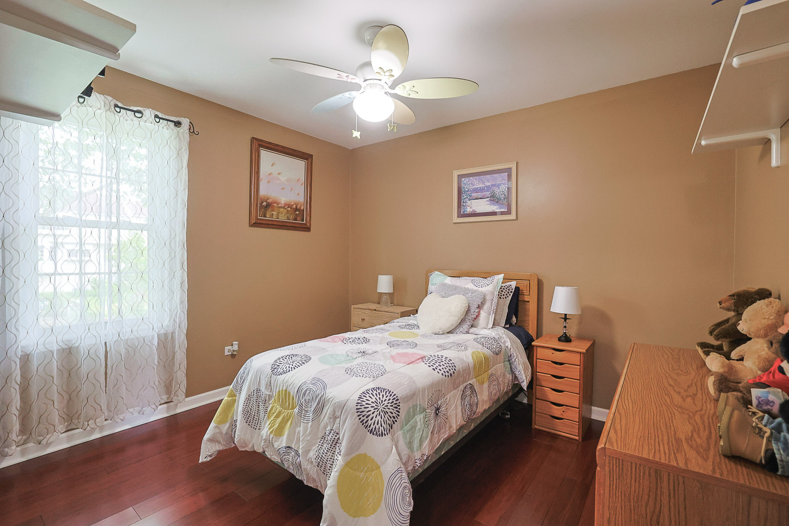 830 Hawk Lane, Carol Stream, IL 60188
