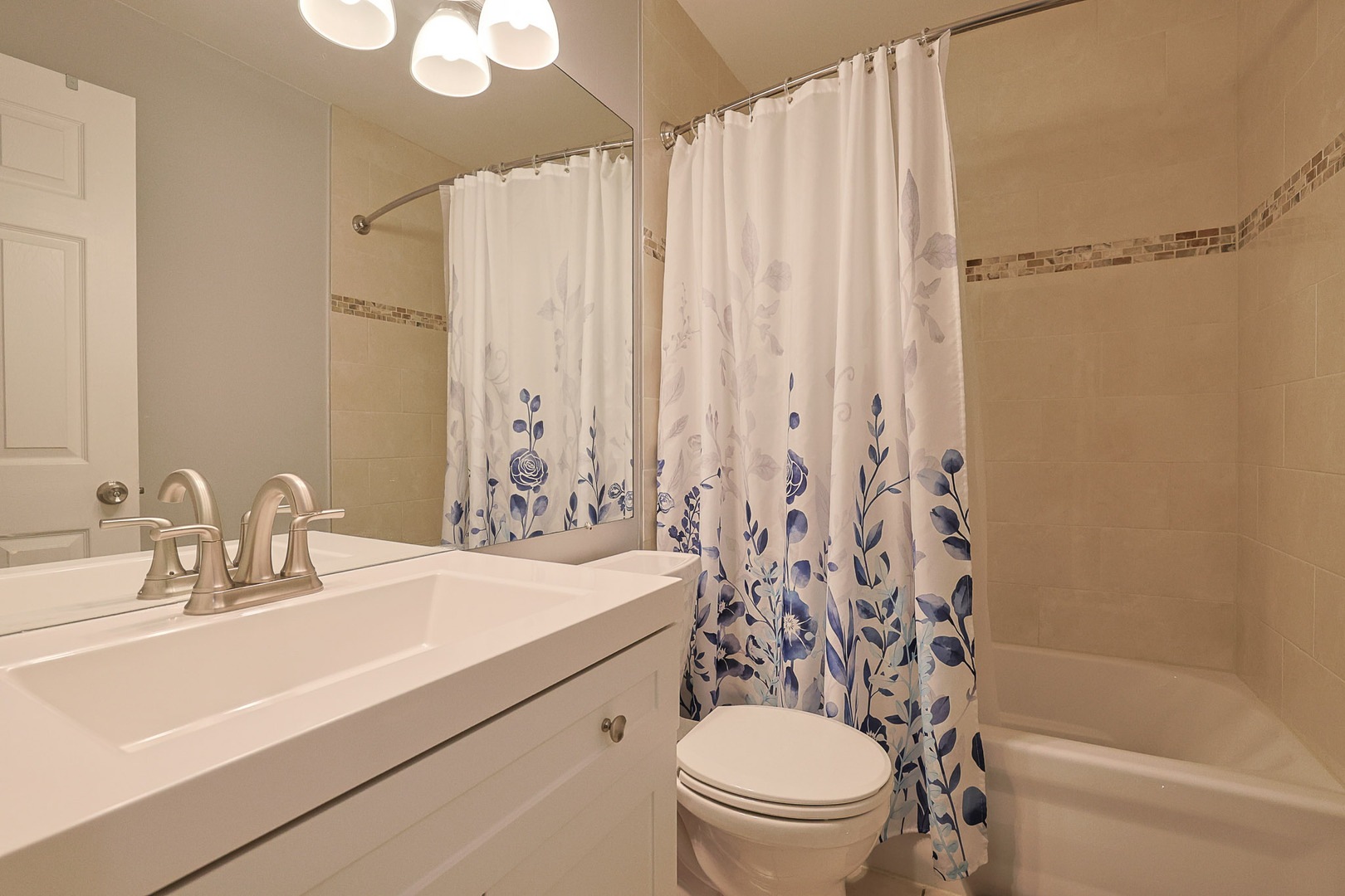 830 Hawk Lane, Carol Stream, IL 60188