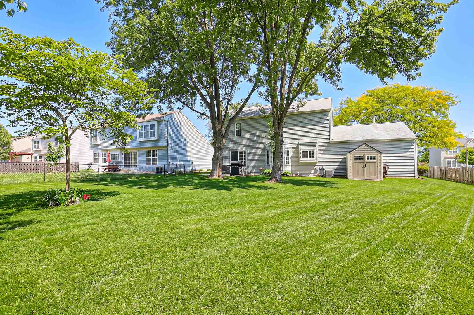 830 Hawk Lane, Carol Stream, IL 60188