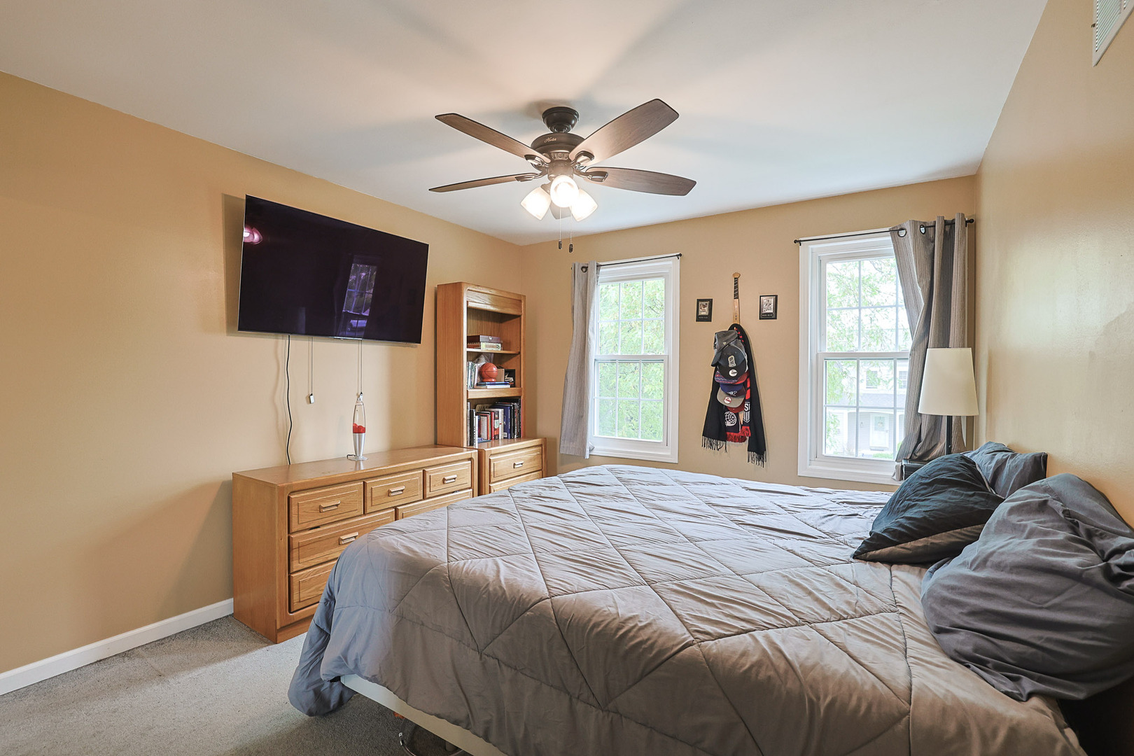 830 Hawk Lane, Carol Stream, IL 60188