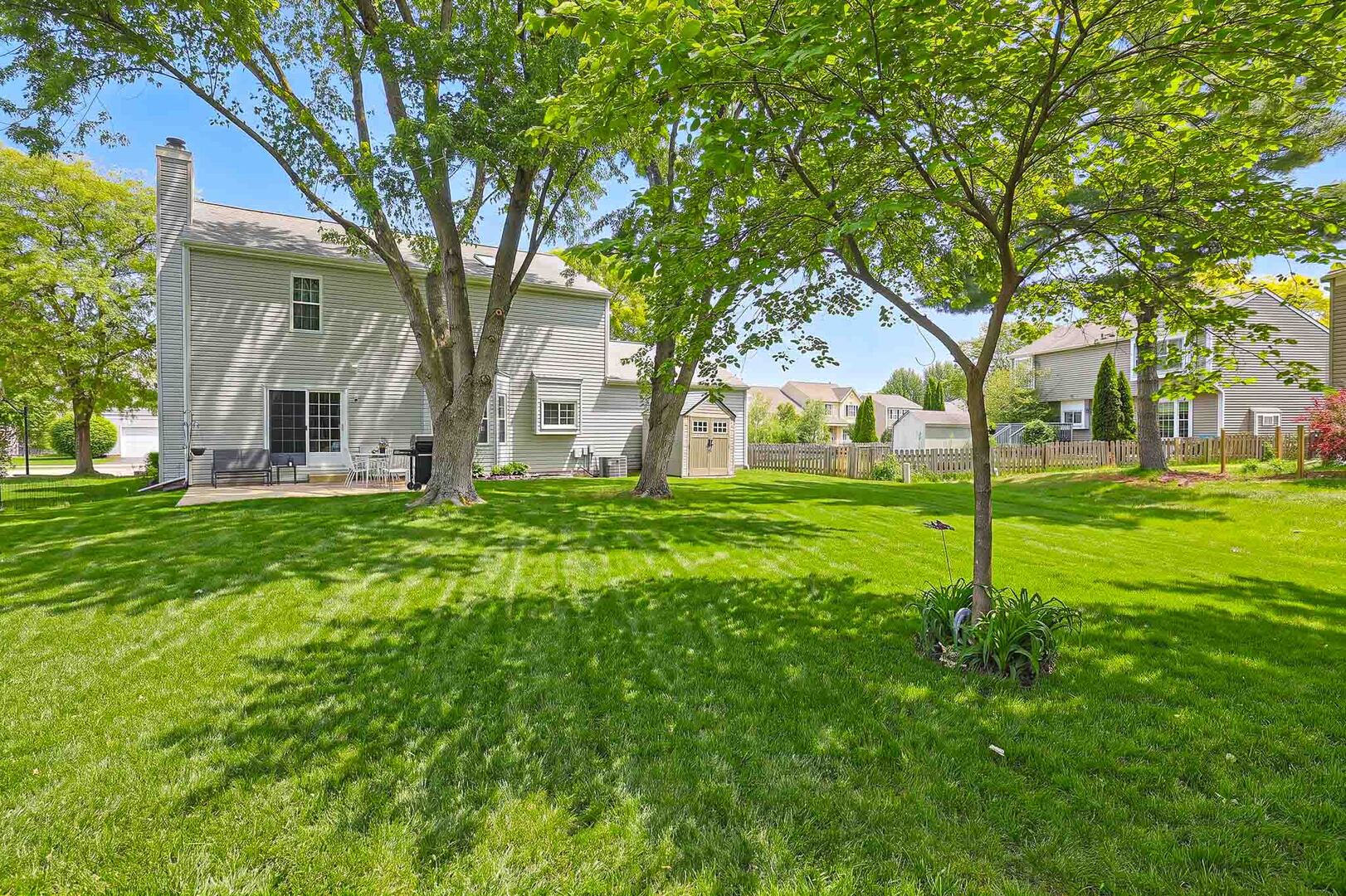 830 Hawk Lane, Carol Stream, IL 60188