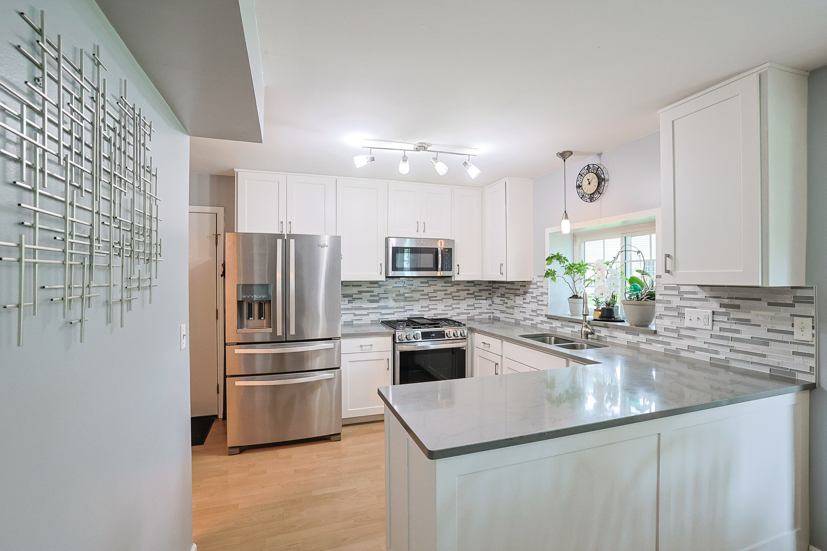 830 Hawk Lane, Carol Stream, IL 60188