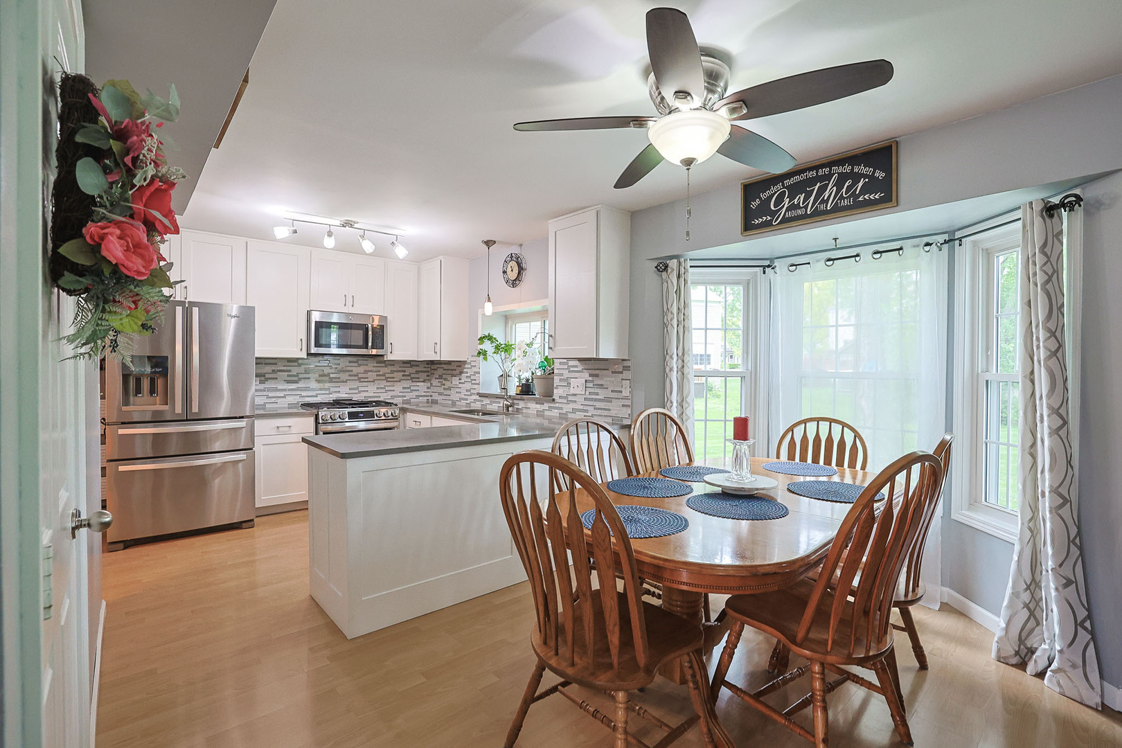 830 Hawk Lane, Carol Stream, IL 60188