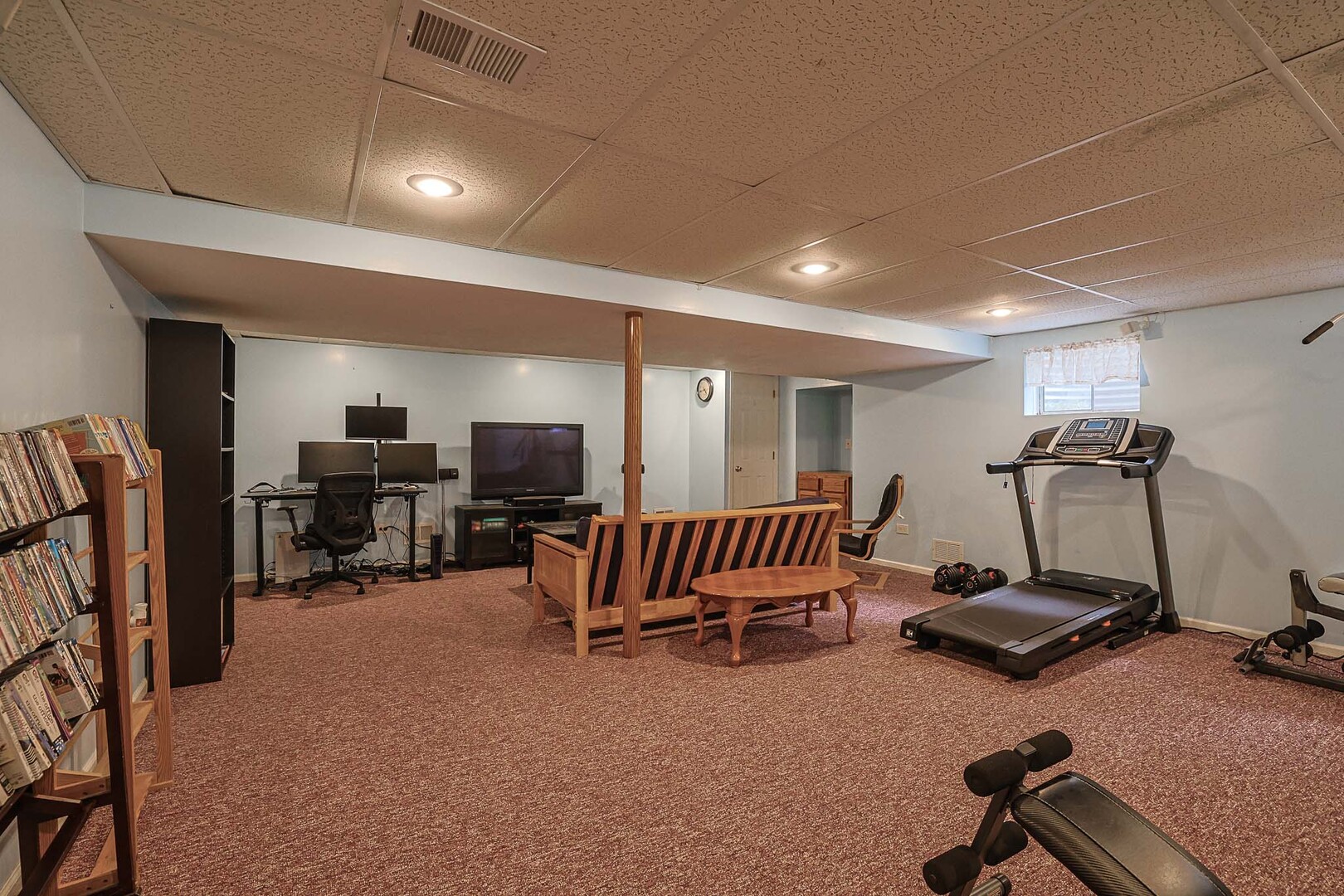 830 Hawk Lane, Carol Stream, IL 60188