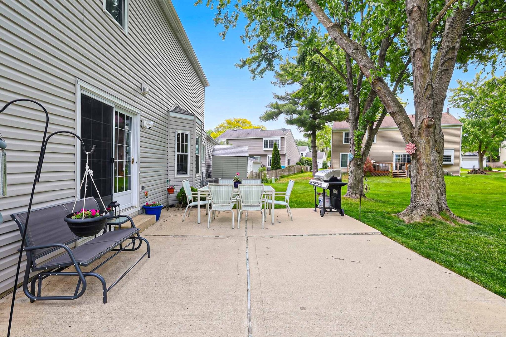 830 Hawk Lane, Carol Stream, IL 60188