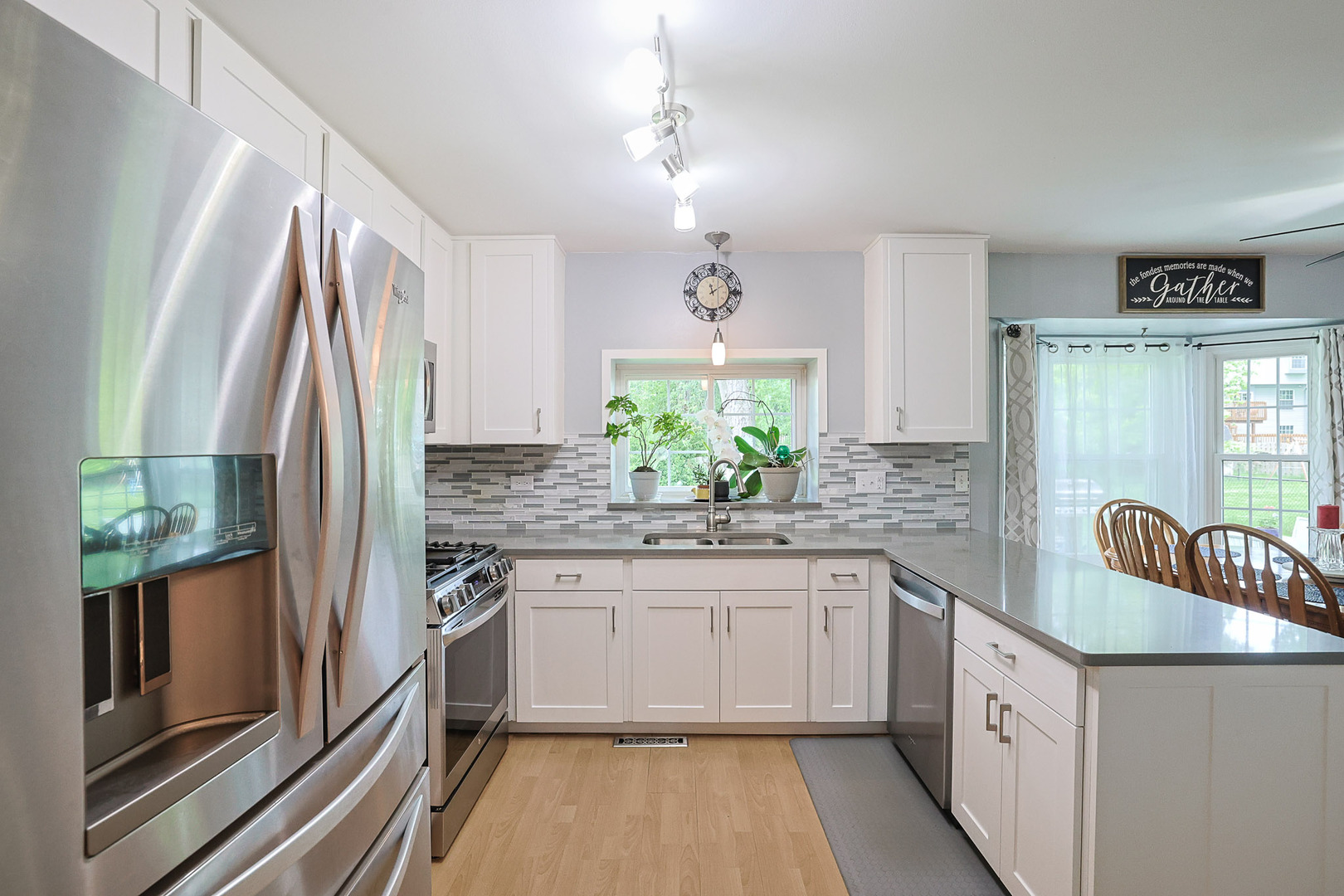 830 Hawk Lane, Carol Stream, IL 60188