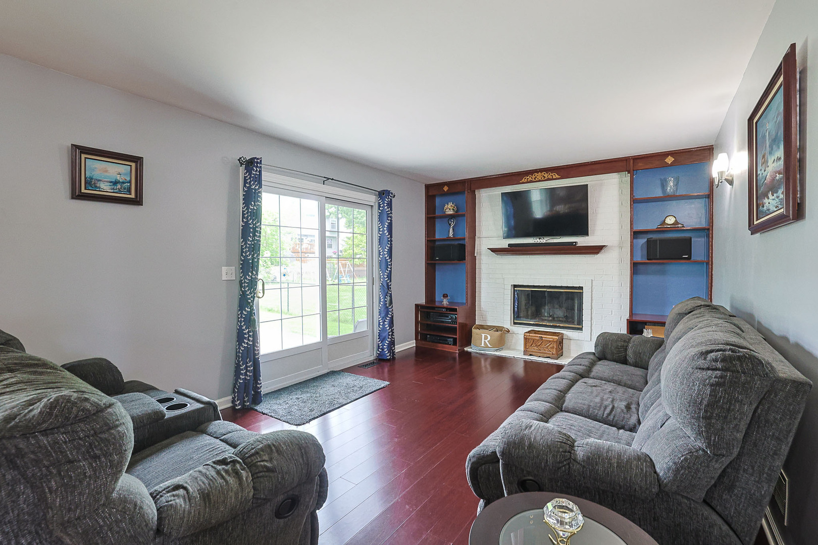 830 Hawk Lane, Carol Stream, IL 60188