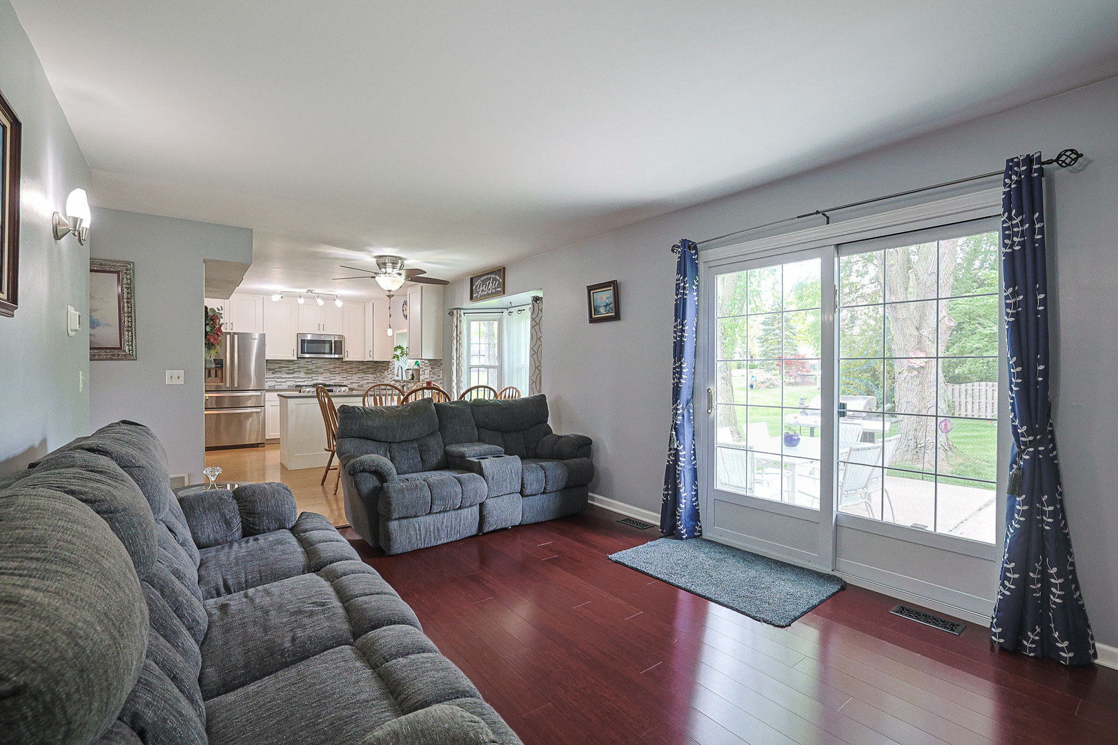 830 Hawk Lane, Carol Stream, IL 60188