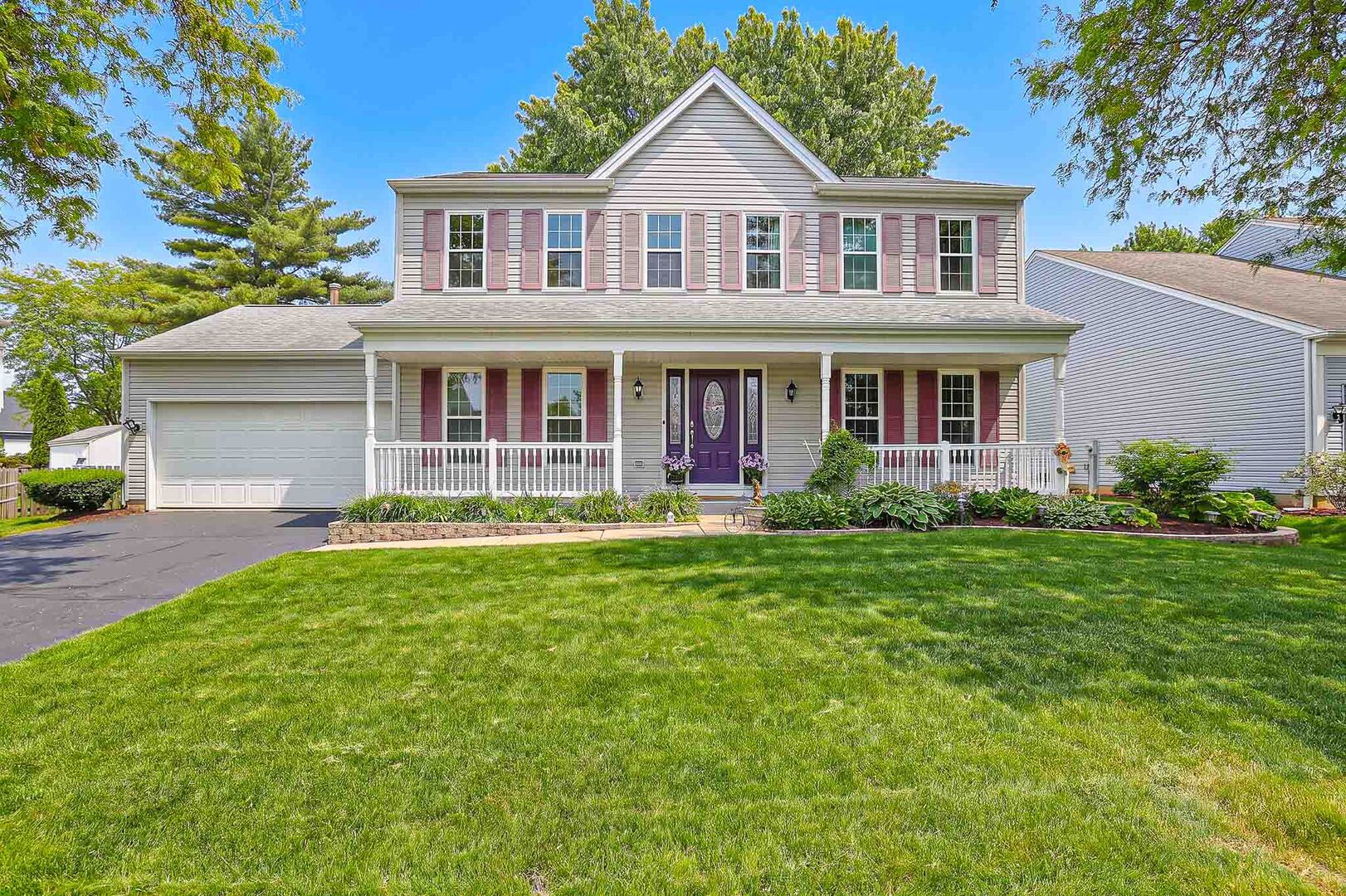 830 Hawk Lane, Carol Stream, IL 60188