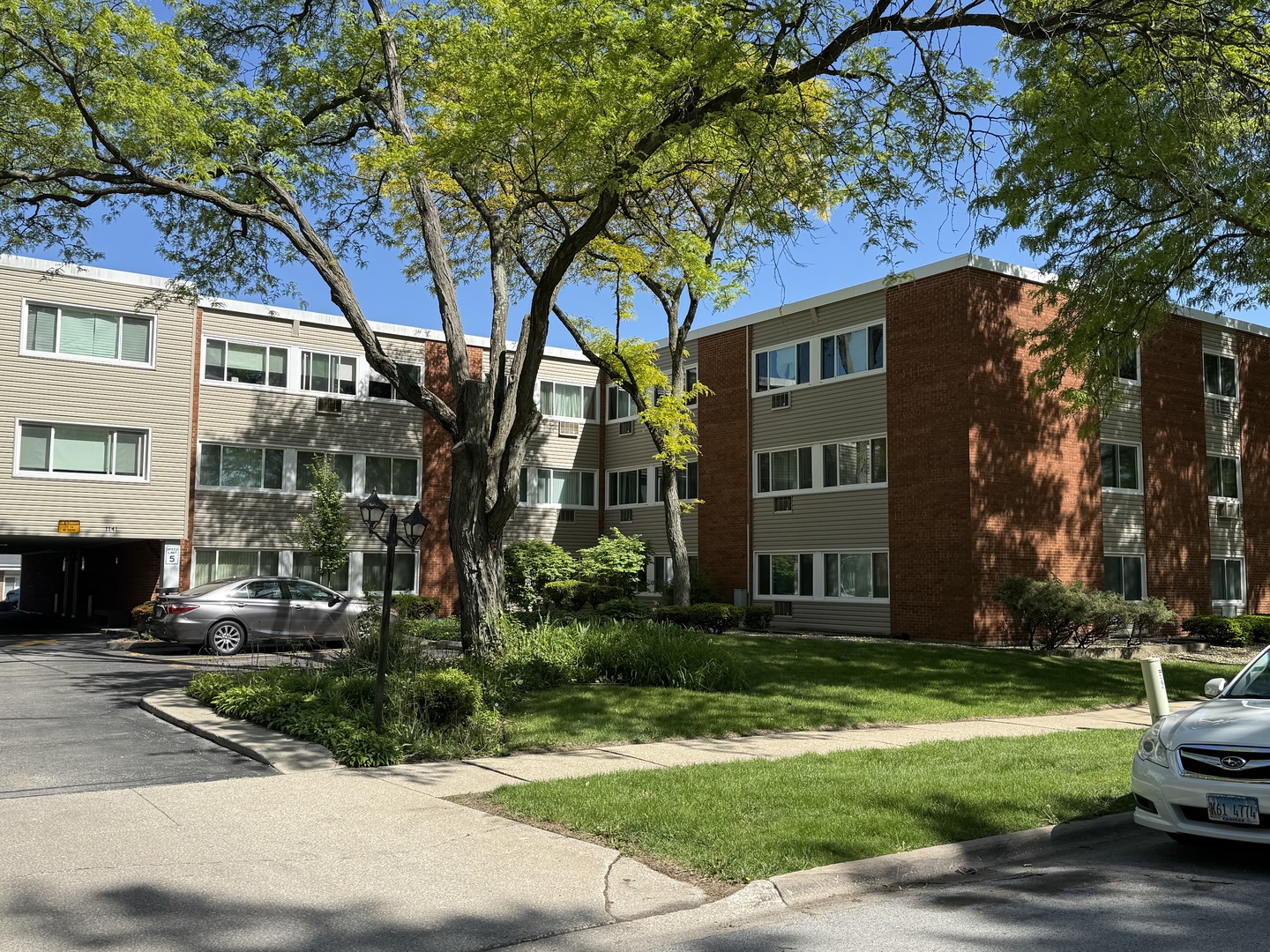 1139 Leavitt Avenue #212, Flossmoor, IL 60422