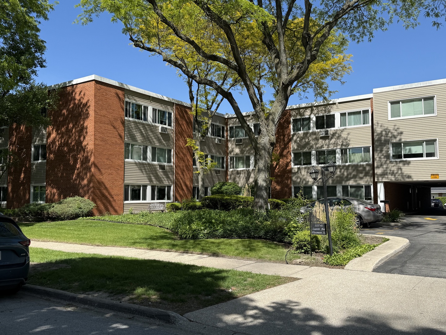 1139 Leavitt Avenue #212, Flossmoor, IL 60422