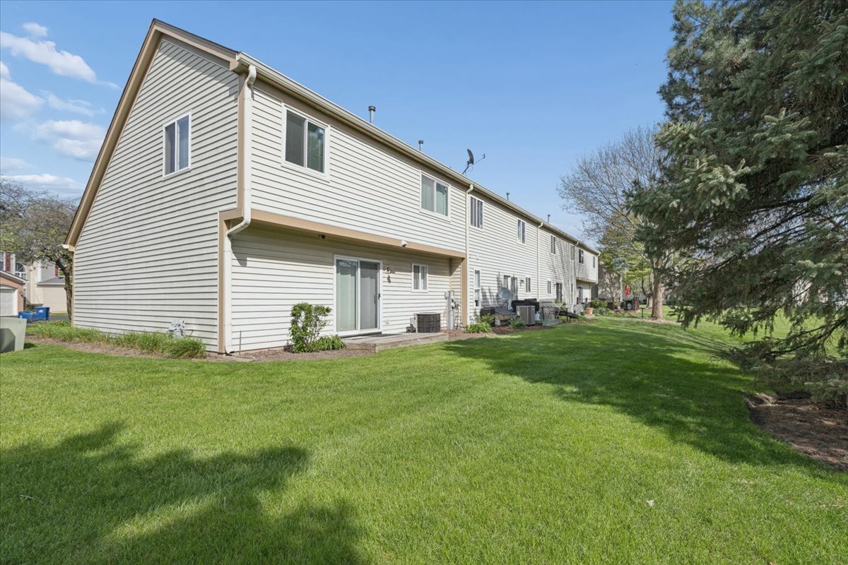 6763 Roanoake Court, Gurnee, IL 60031