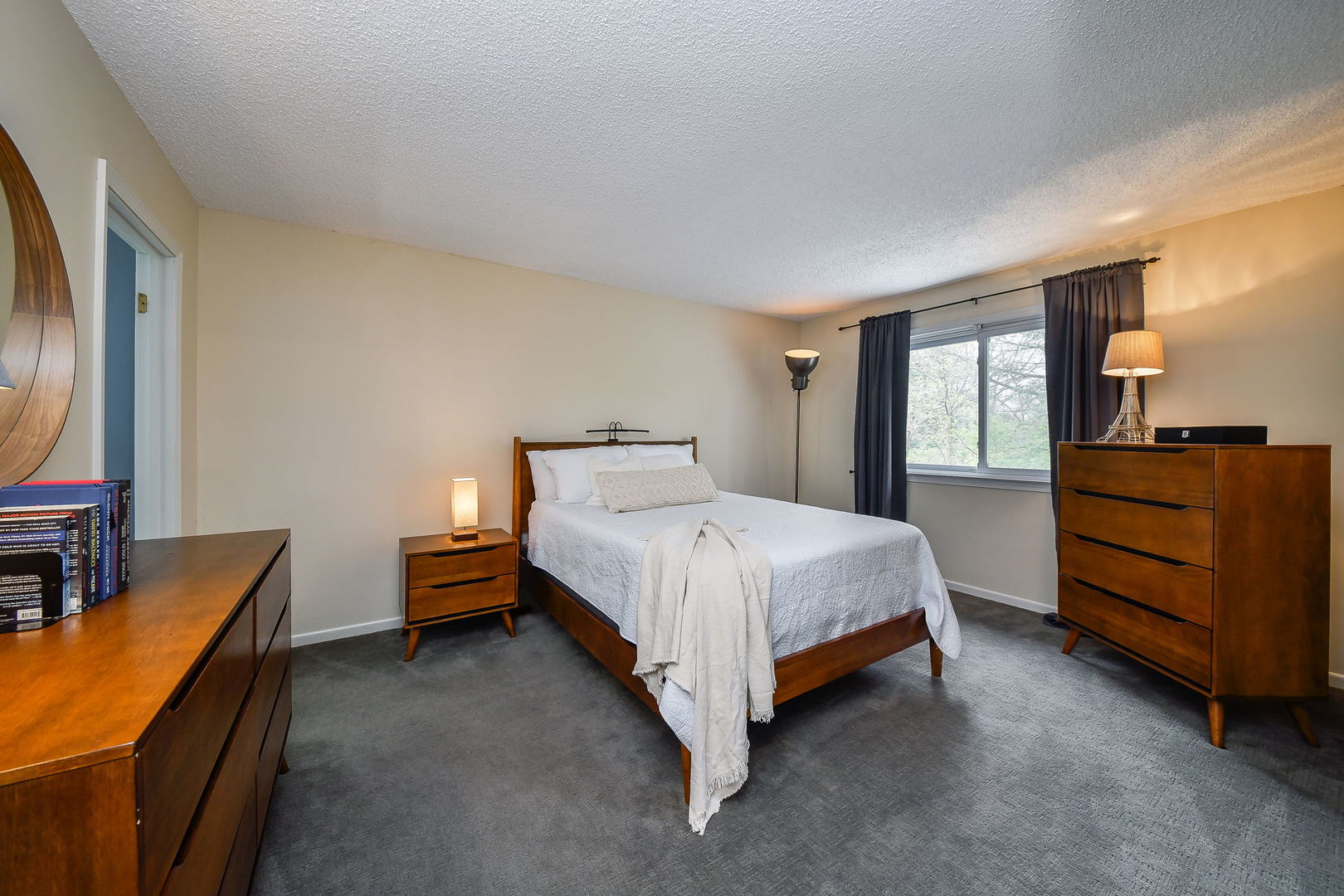 1925 Coach Drive, Naperville, IL 60565