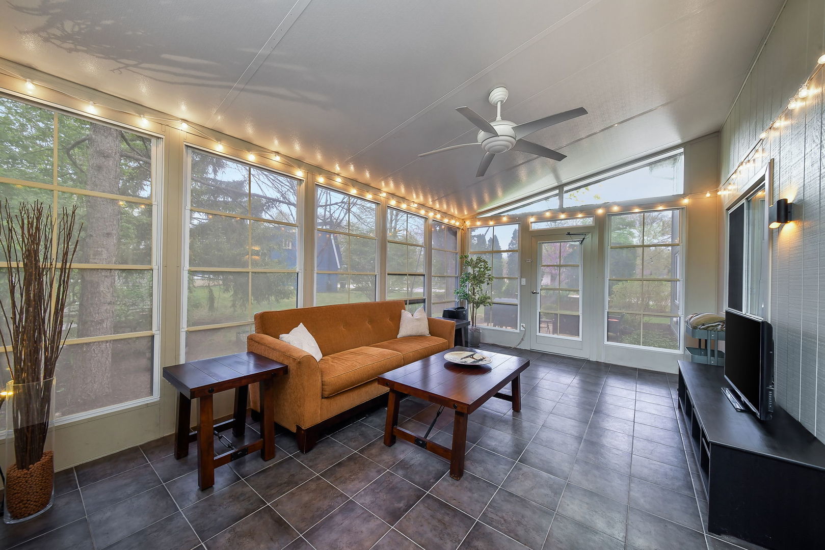 1925 Coach Drive, Naperville, IL 60565