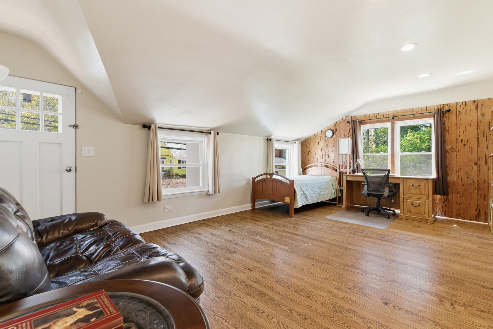 355 Oakdale Avenue, Lake Forest, IL 60045