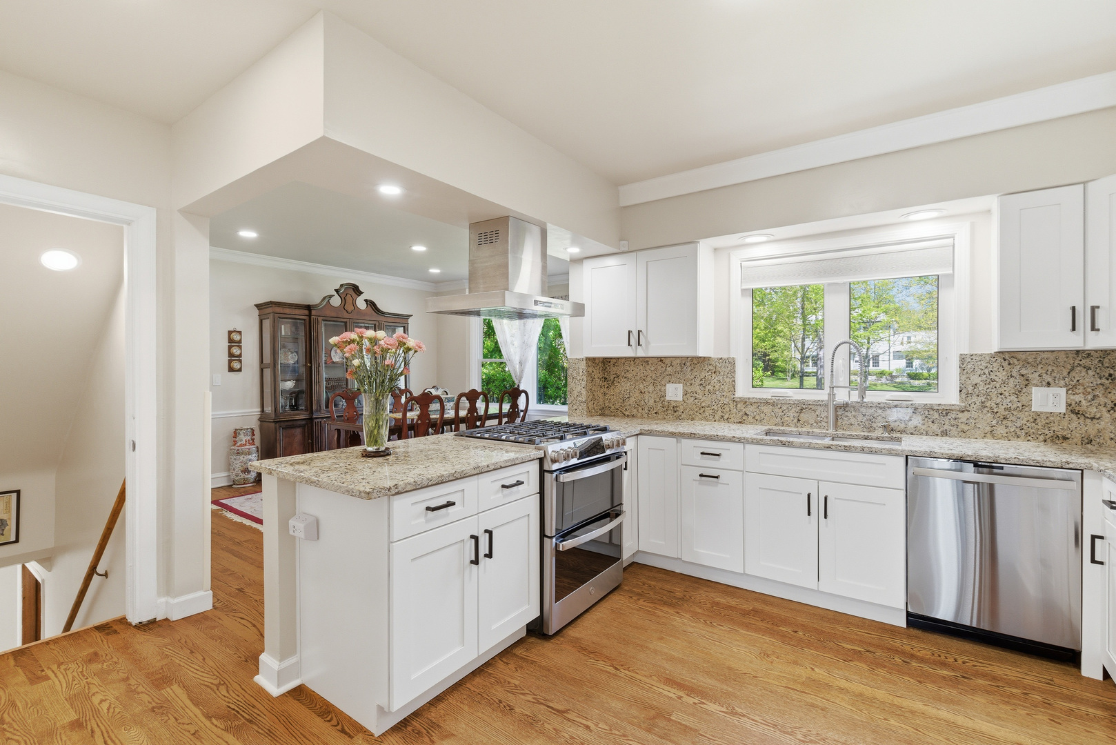 355 Oakdale Avenue, Lake Forest, IL 60045