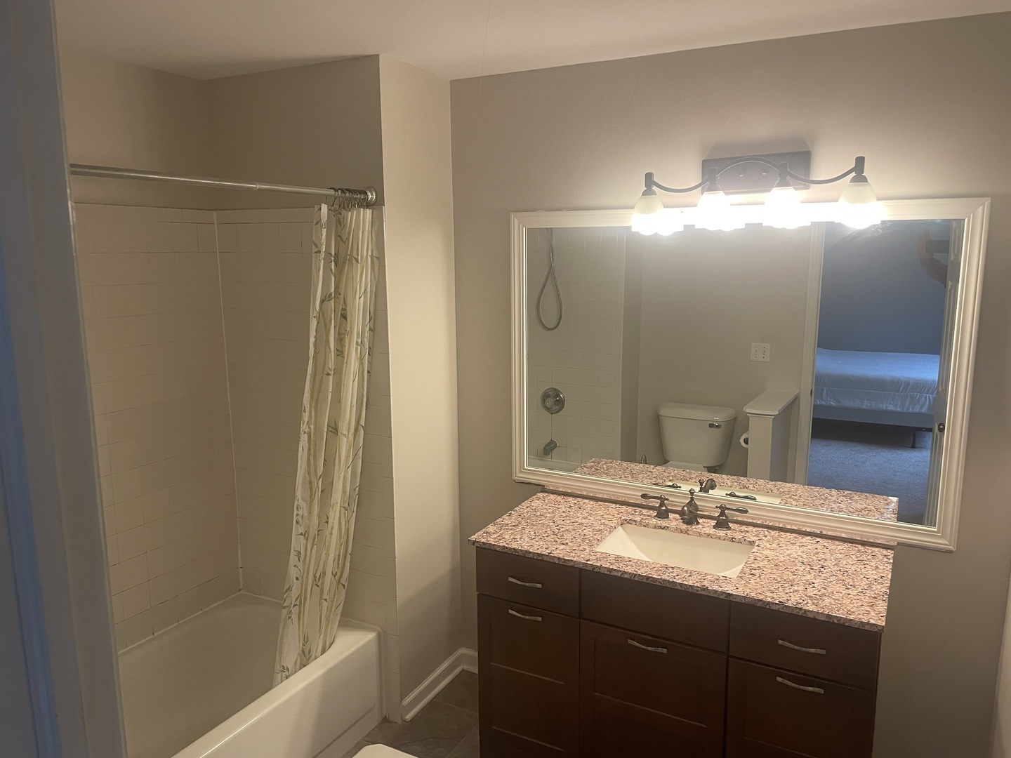 1235 WHISPERING HILLS Drive #1235, Naperville, IL 60540