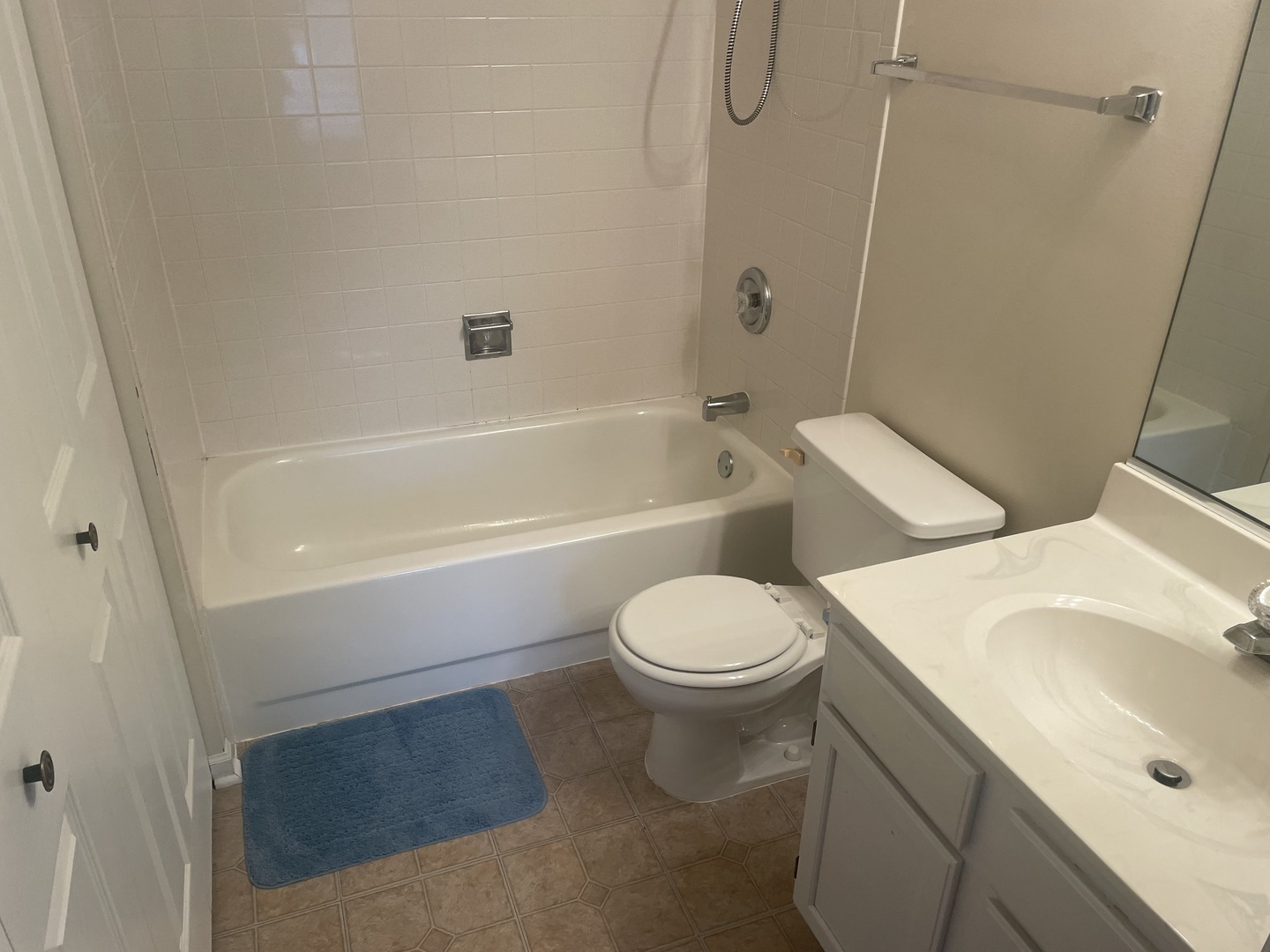 1235 WHISPERING HILLS Drive #1235, Naperville, IL 60540