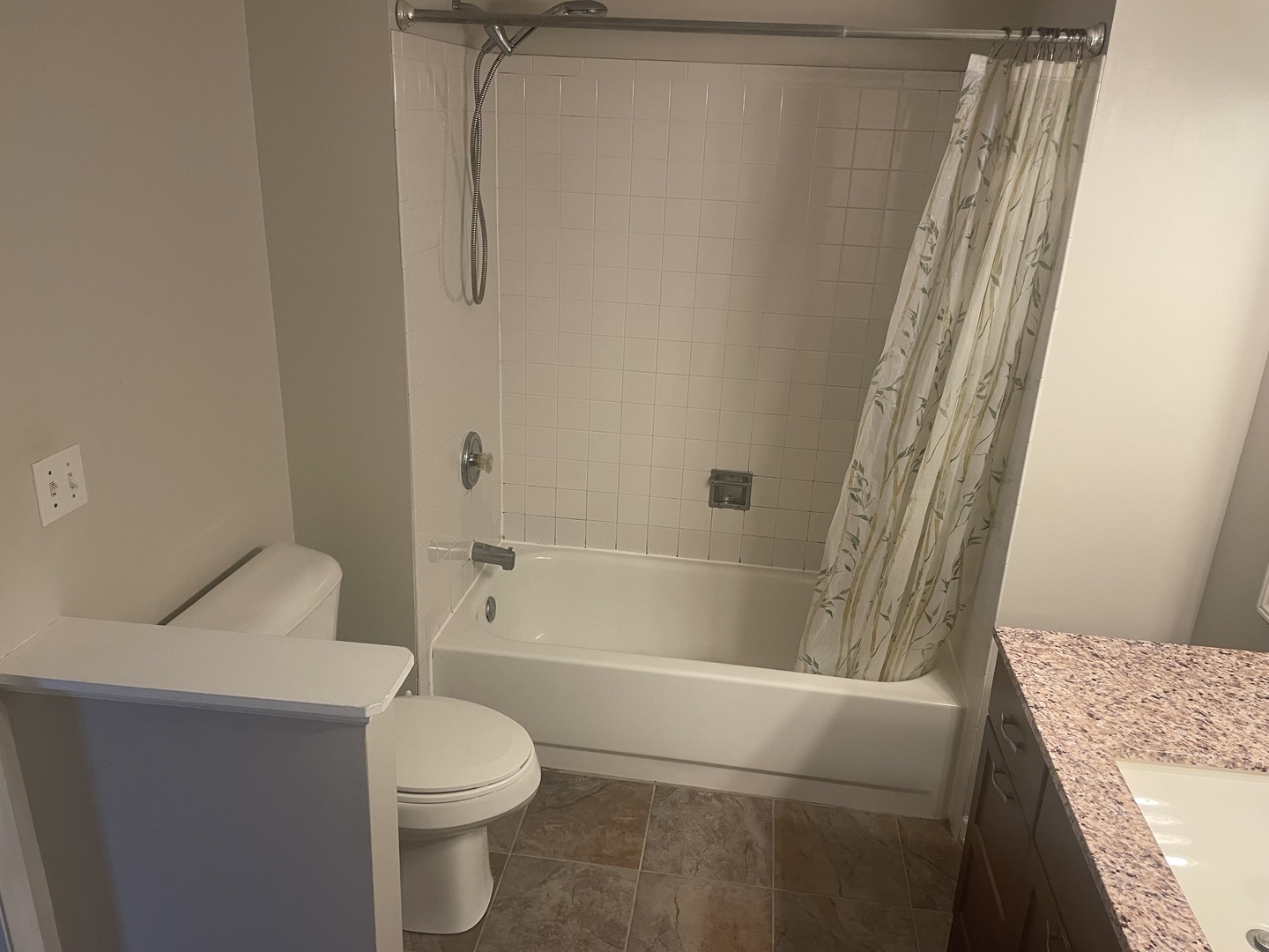 1235 WHISPERING HILLS Drive #1235, Naperville, IL 60540