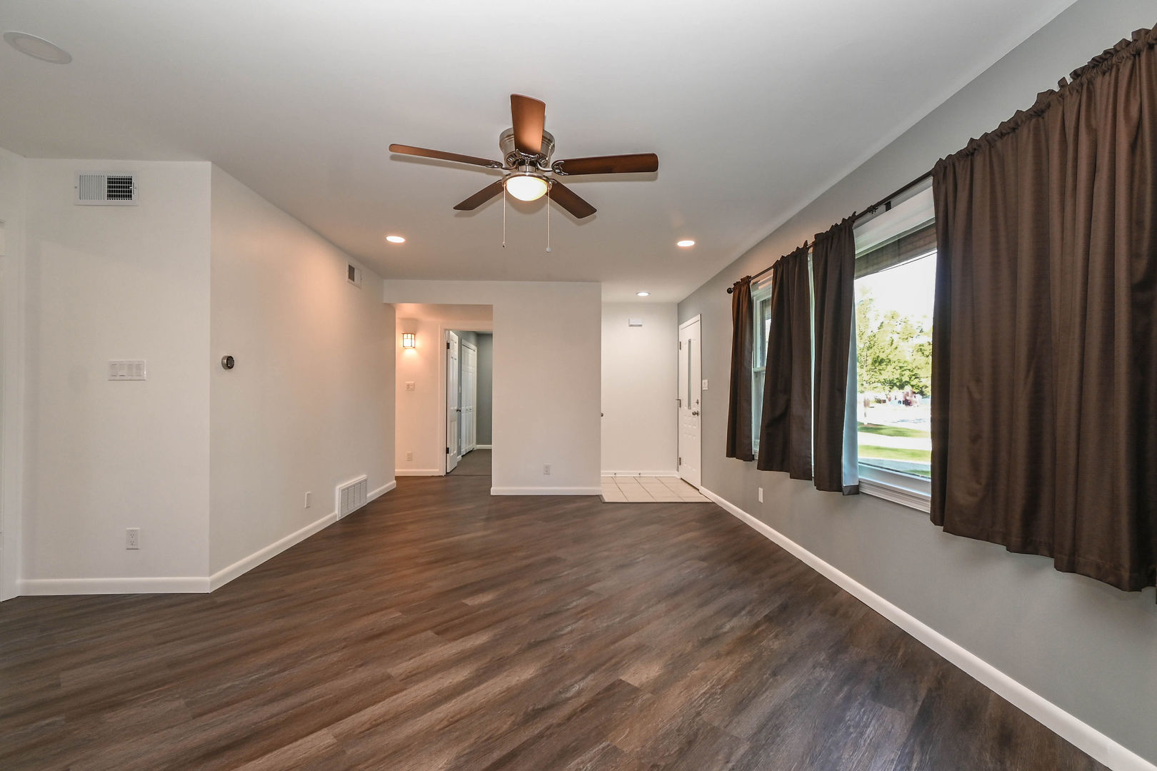 127 S Hawthorne Boulevard, Mundelein, IL 60060