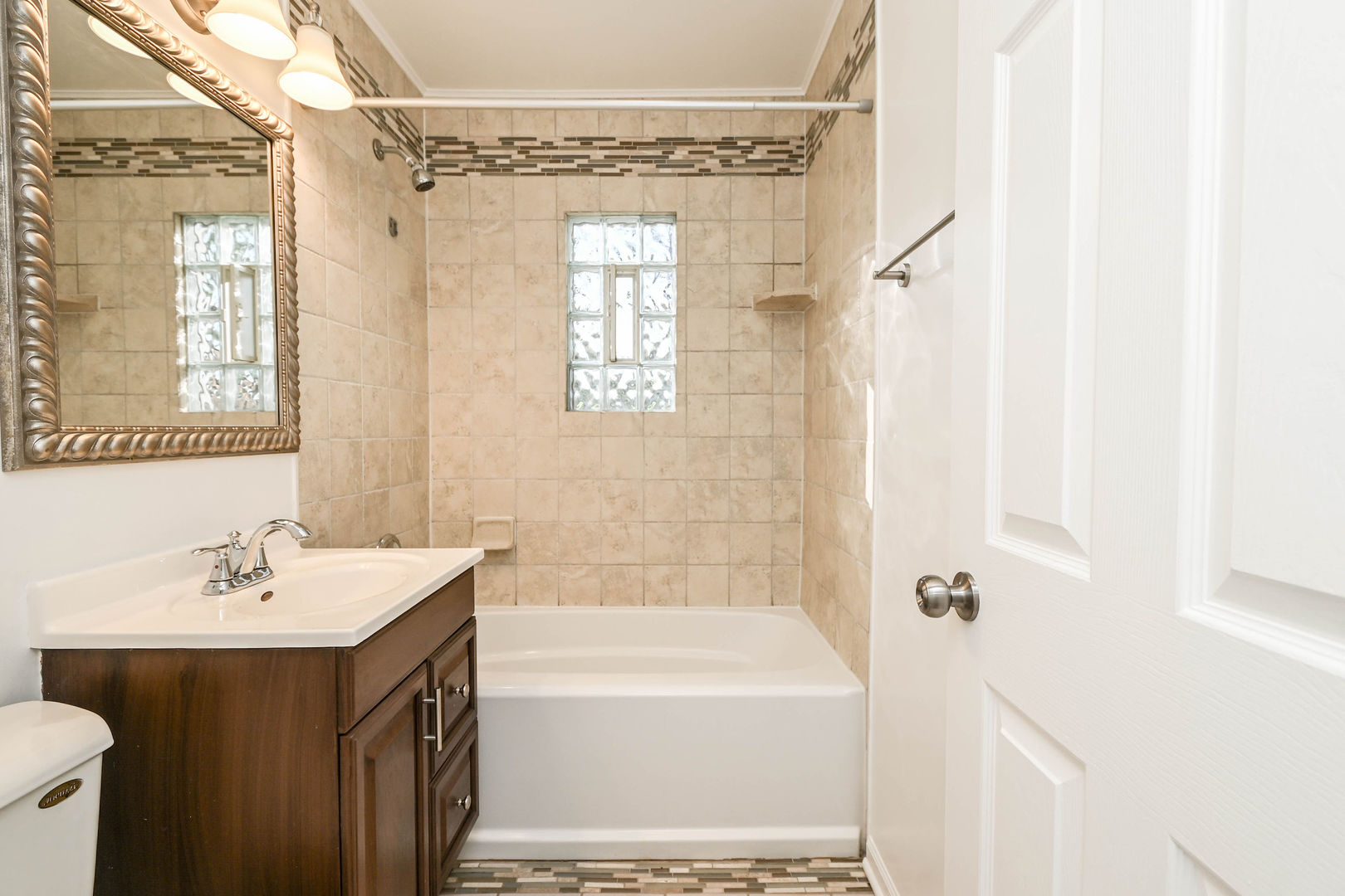 127 S Hawthorne Boulevard, Mundelein, IL 60060