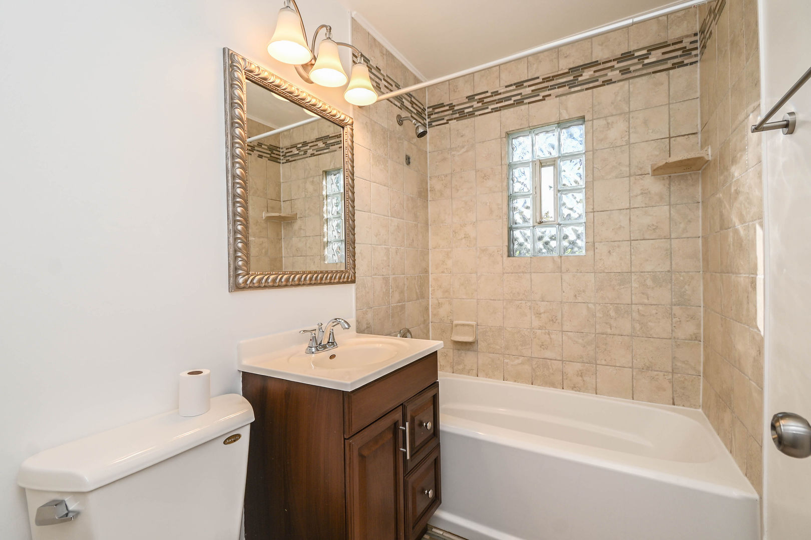 127 S Hawthorne Boulevard, Mundelein, IL 60060