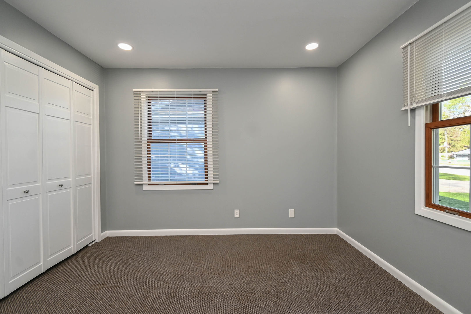 127 S Hawthorne Boulevard, Mundelein, IL 60060