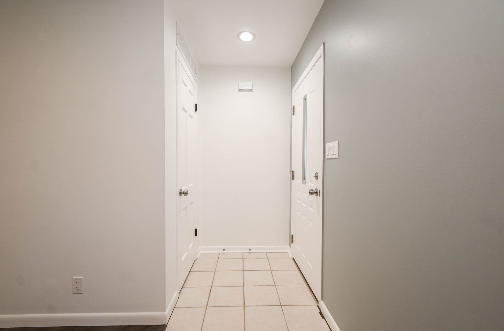 127 S Hawthorne Boulevard, Mundelein, IL 60060