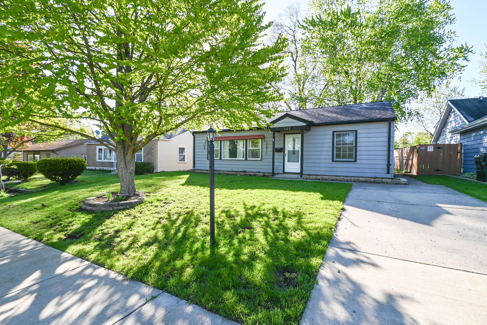 127 S Hawthorne Boulevard, Mundelein, IL 60060