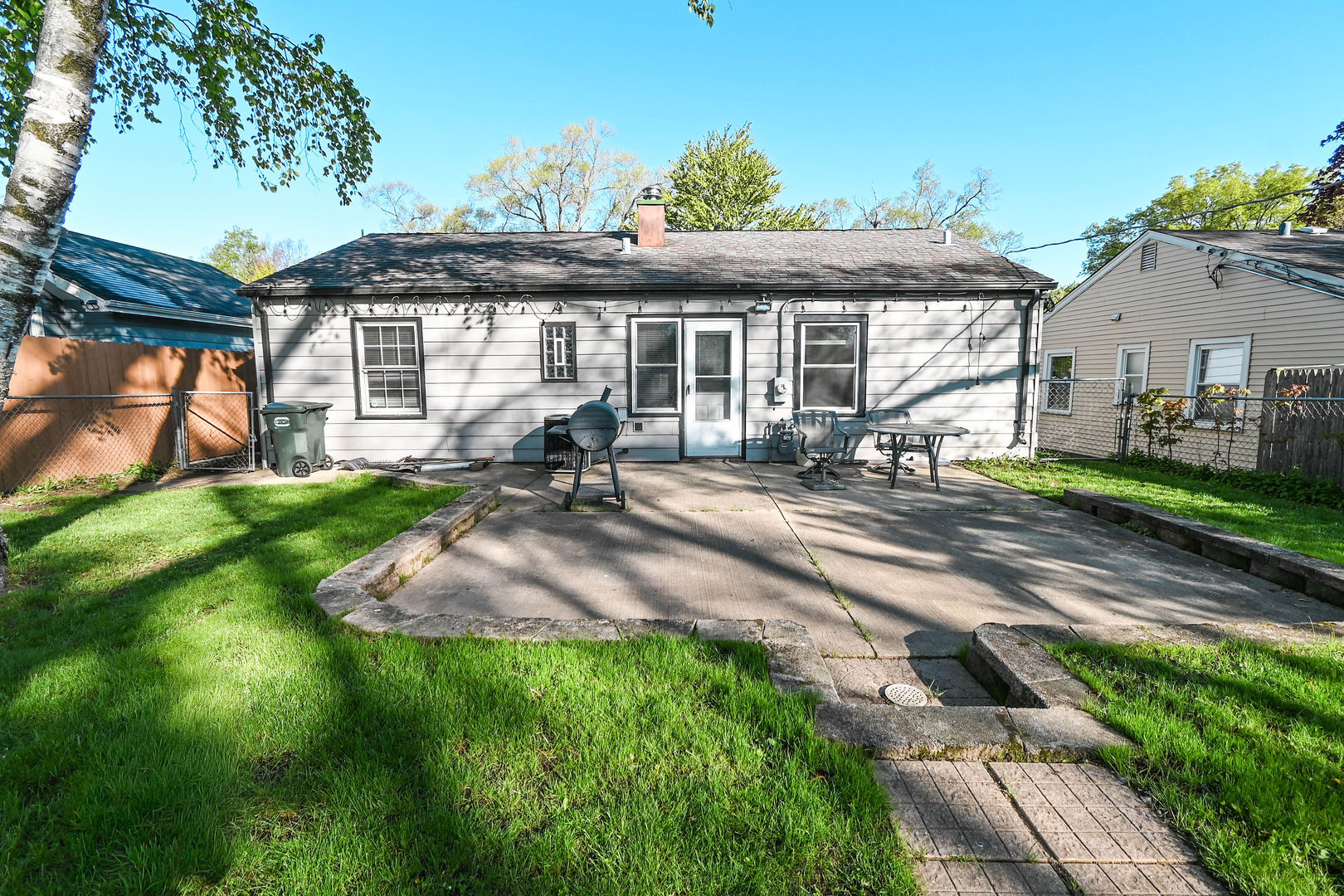 127 S Hawthorne Boulevard, Mundelein, IL 60060