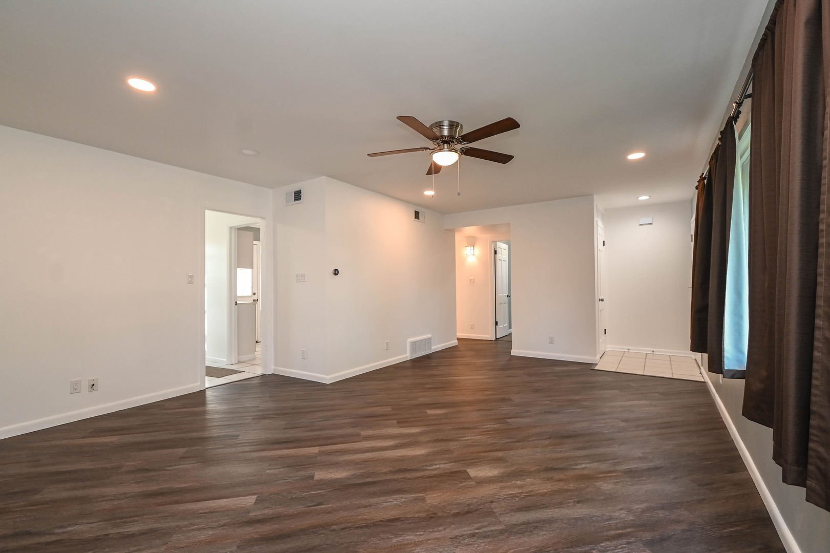 127 S Hawthorne Boulevard, Mundelein, IL 60060