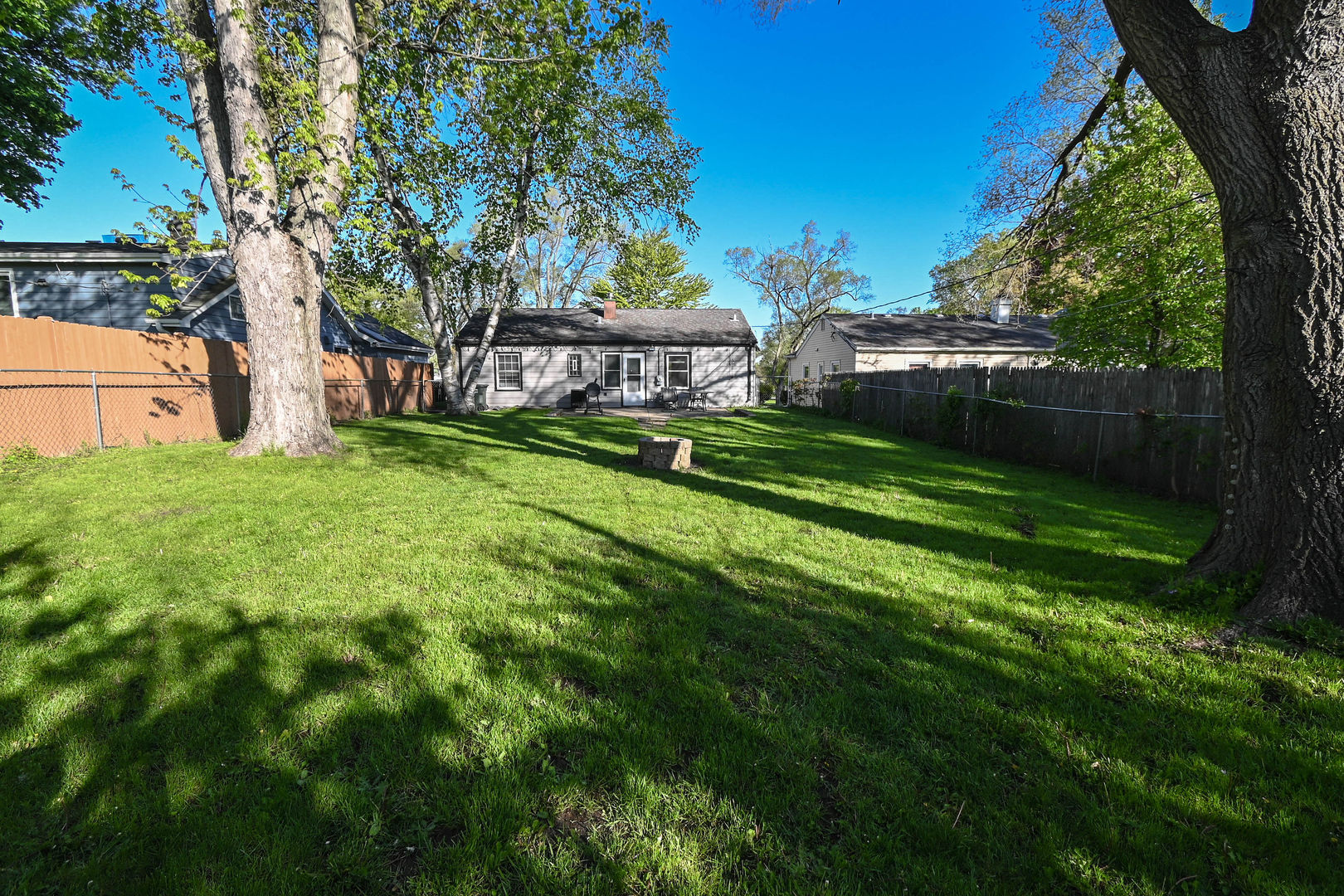 127 S Hawthorne Boulevard, Mundelein, IL 60060