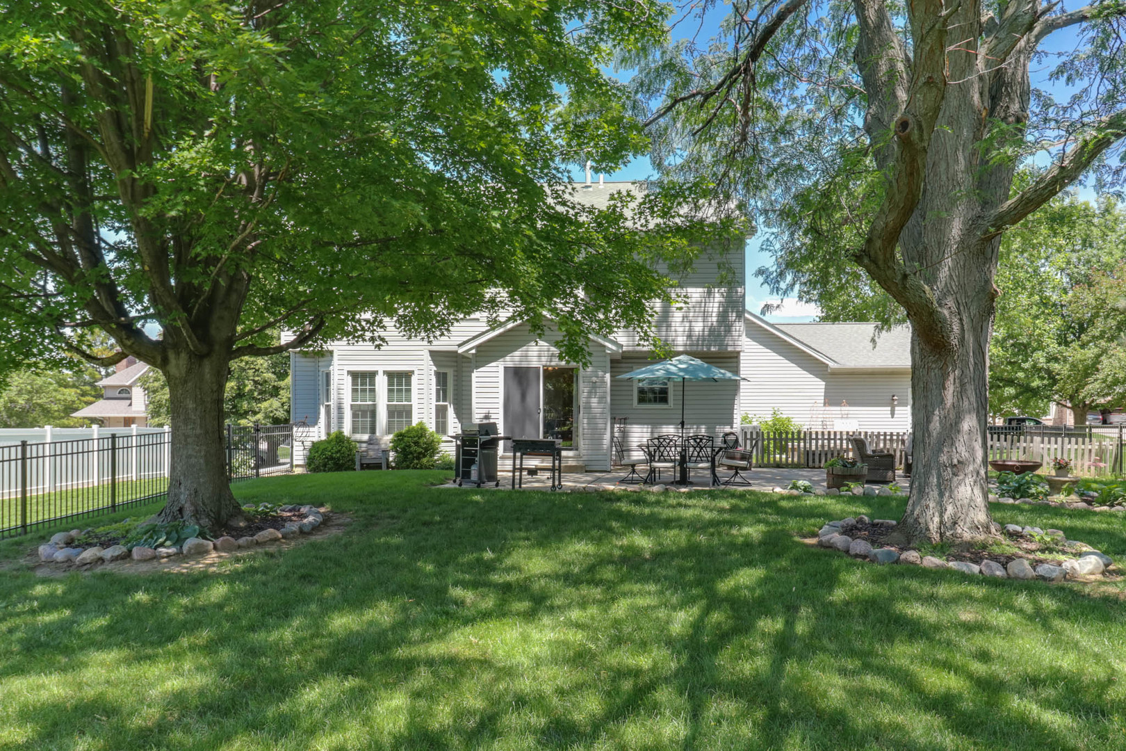 3203 Eagle Crest Road, Bloomington, IL 61704