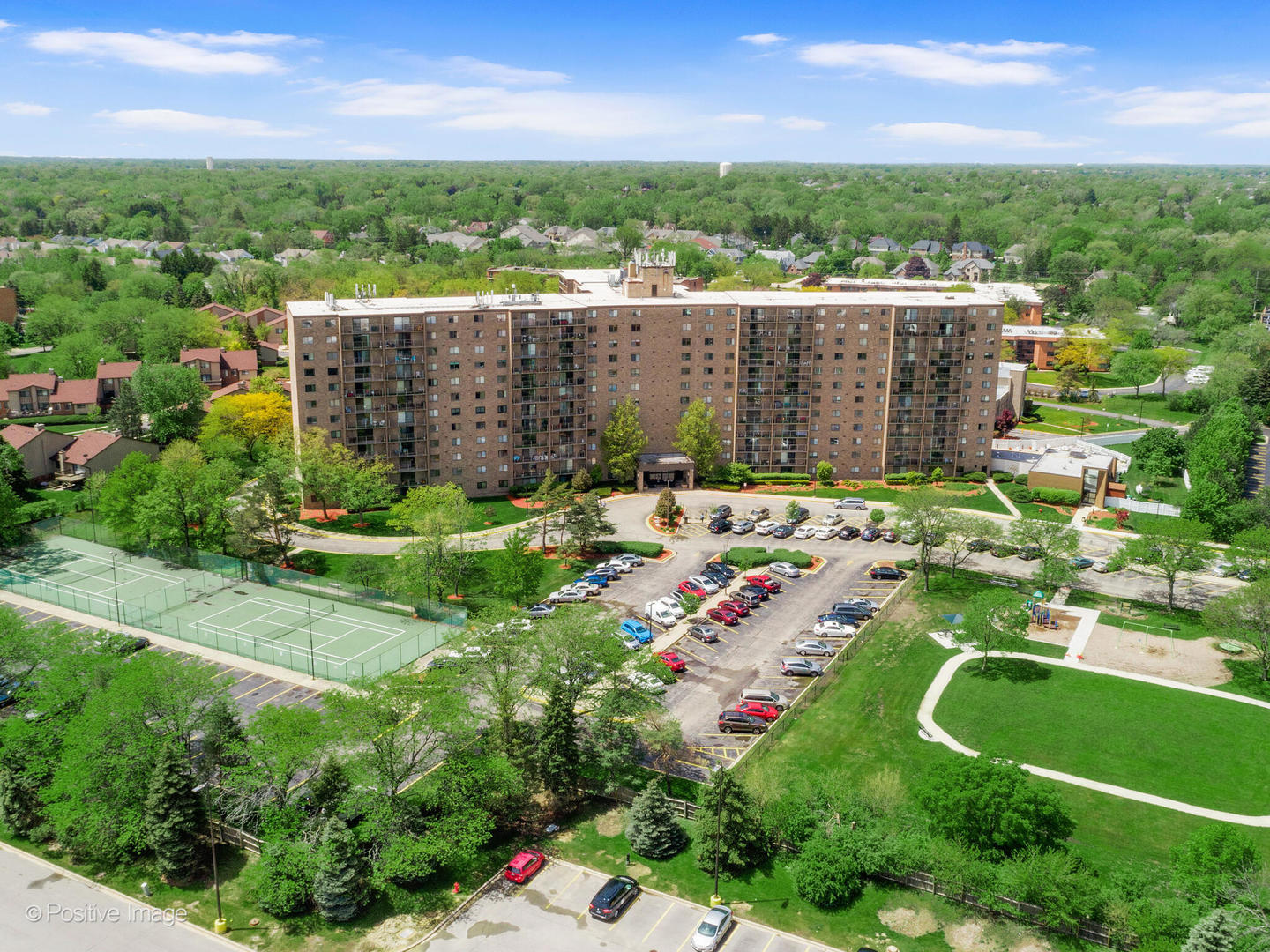 6340 AMERICANA Drive #216, Willowbrook, IL 60527